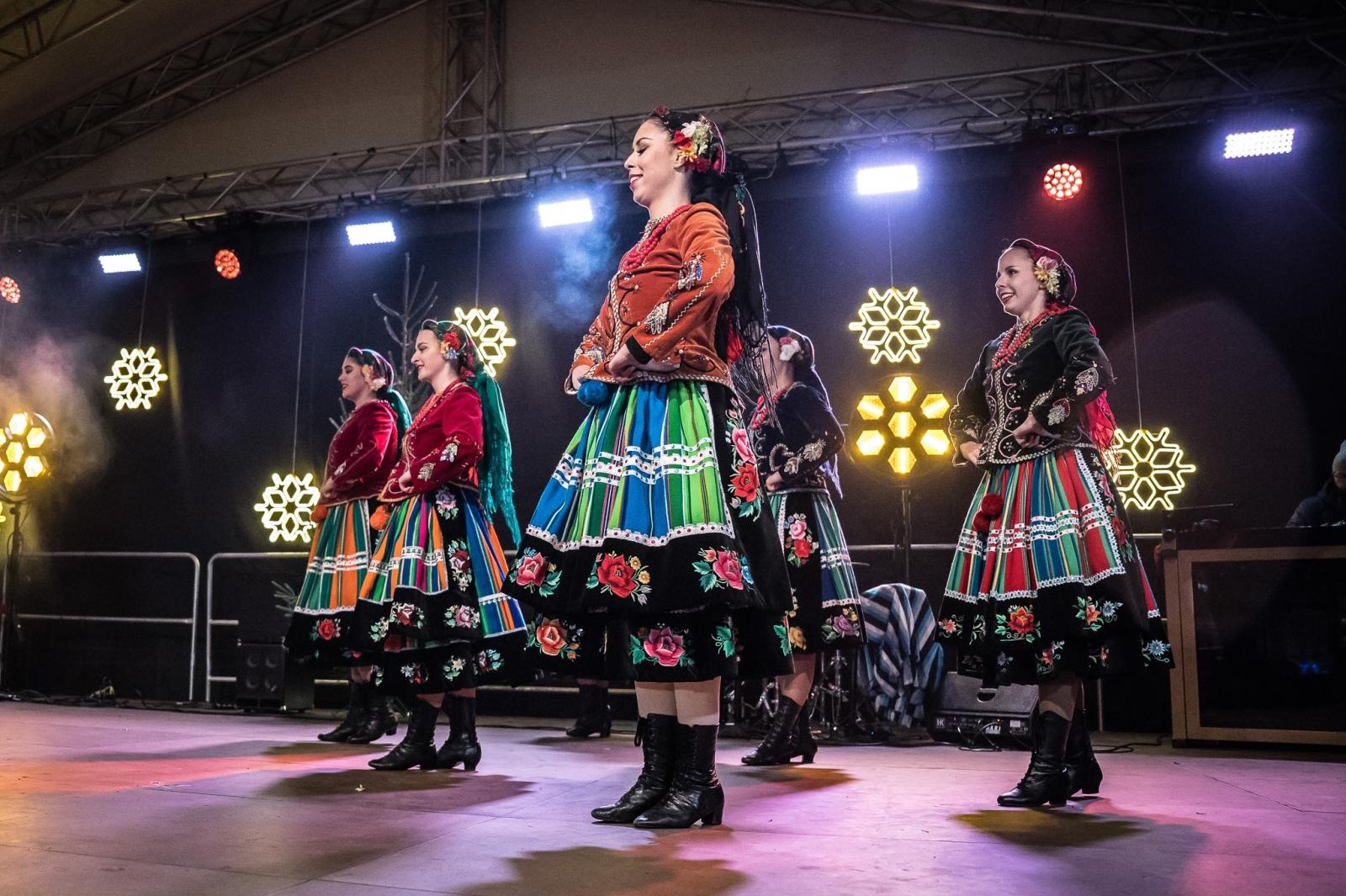Zdjęcie w galerii na portalu naszraciborz.pl: Zamkowa parada świętego Mikołaja przyciągnęła tłumy. W niedzielę wystąpi TOBY [FOTO i WIDEO] wiadomości z regionu