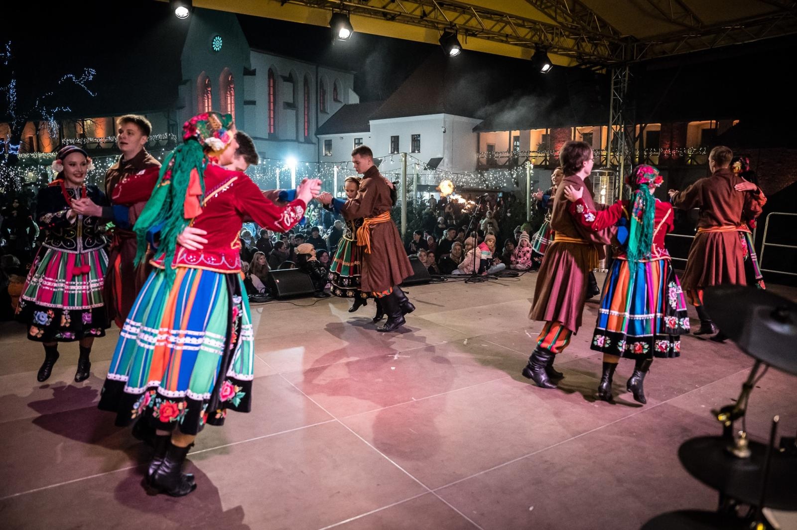 Zdjęcie w galerii na portalu naszraciborz.pl: Zamkowa parada świętego Mikołaja przyciągnęła tłumy. W niedzielę wystąpi TOBY [FOTO i WIDEO] wiadomości z regionu