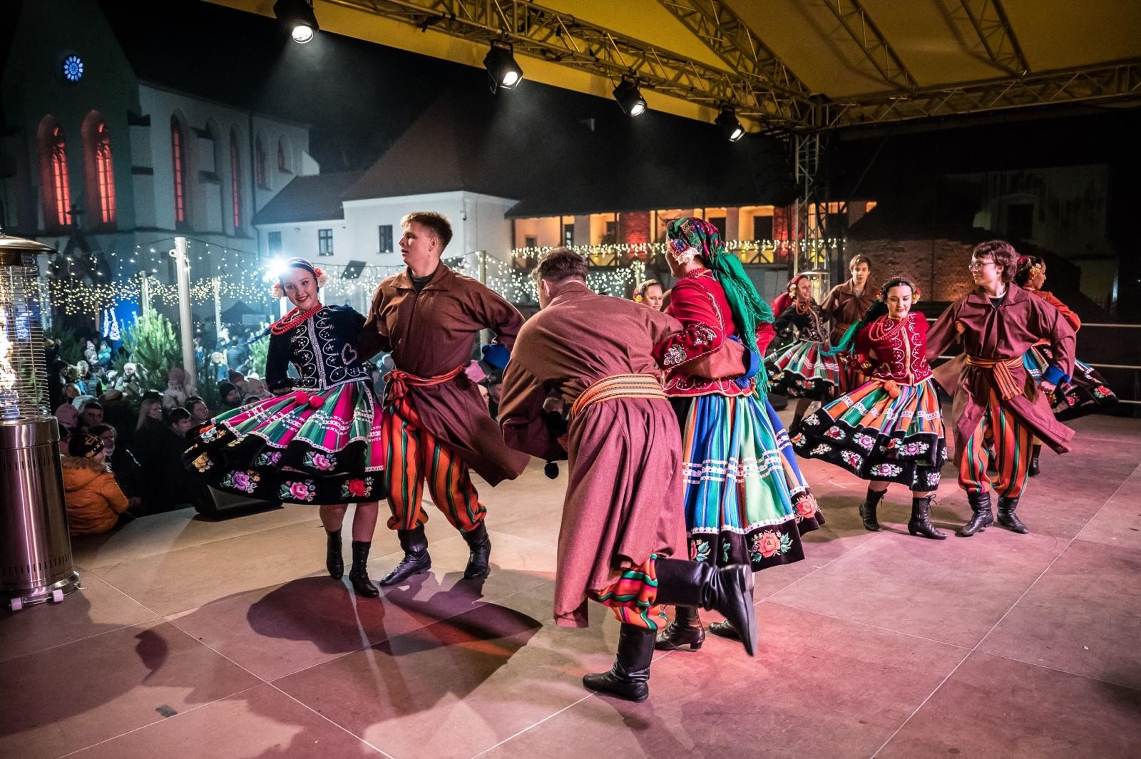 Zdjęcie w galerii na portalu naszraciborz.pl: Zamkowa parada świętego Mikołaja przyciągnęła tłumy. W niedzielę wystąpi TOBY [FOTO i WIDEO] wiadomości z regionu
