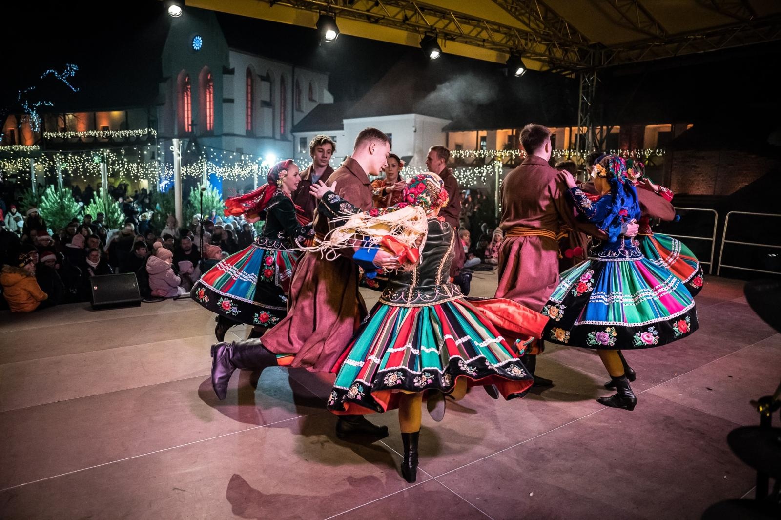 Zdjęcie w galerii na portalu naszraciborz.pl: Zamkowa parada świętego Mikołaja przyciągnęła tłumy. W niedzielę wystąpi TOBY [FOTO i WIDEO] wiadomości z regionu