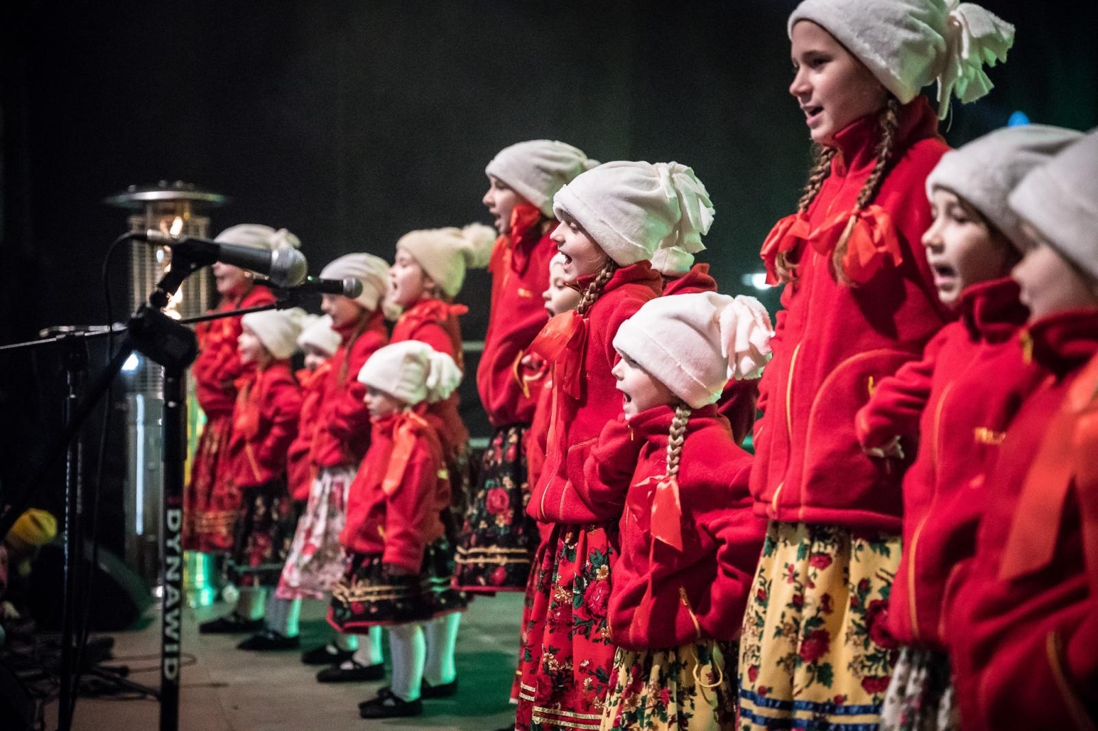 Zdjęcie w galerii na portalu naszraciborz.pl: Zamkowa parada świętego Mikołaja przyciągnęła tłumy. W niedzielę wystąpi TOBY [FOTO i WIDEO] wiadomości z regionu