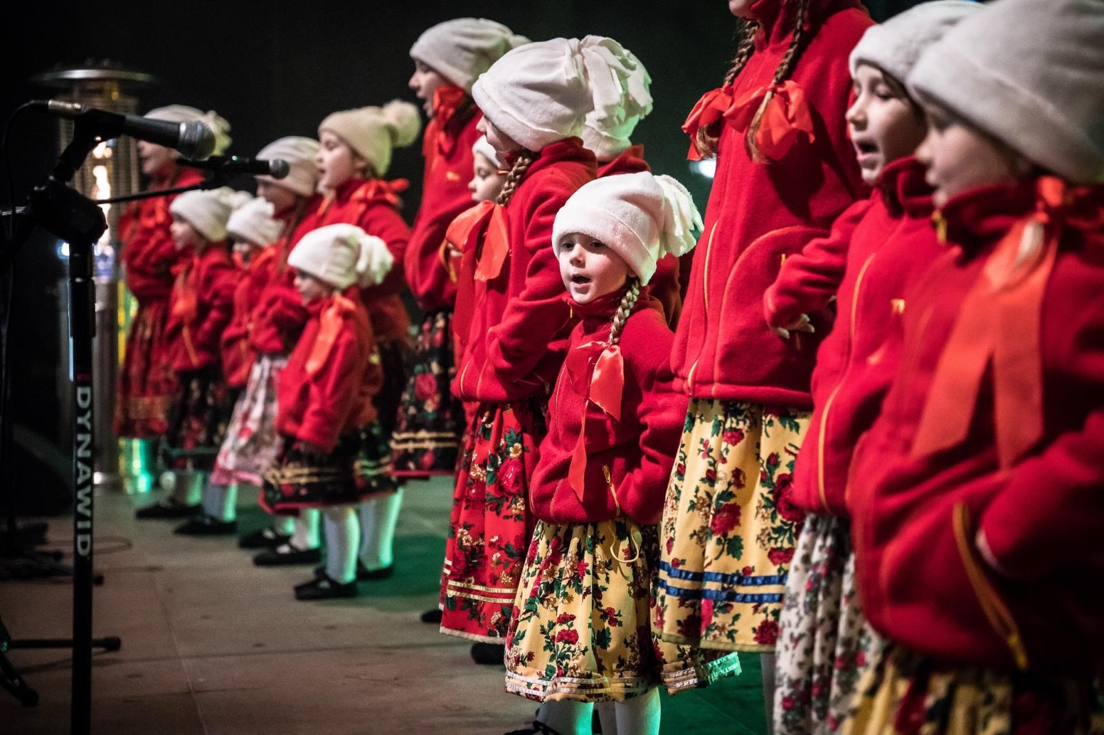 Zdjęcie w galerii na portalu naszraciborz.pl: Zamkowa parada świętego Mikołaja przyciągnęła tłumy. W niedzielę wystąpi TOBY [FOTO i WIDEO] wiadomości z regionu