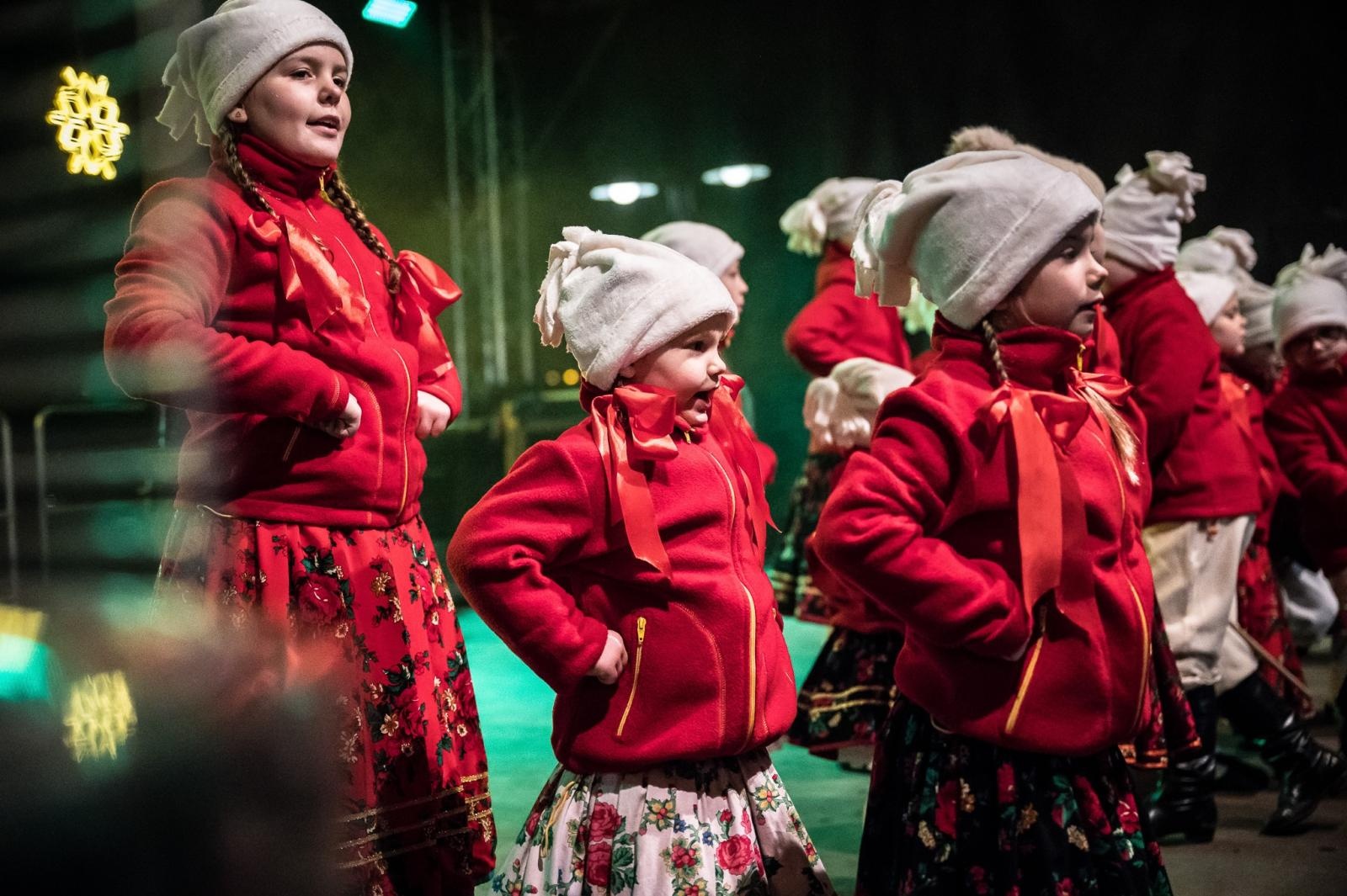 Zdjęcie w galerii na portalu naszraciborz.pl: Zamkowa parada świętego Mikołaja przyciągnęła tłumy. W niedzielę wystąpi TOBY [FOTO i WIDEO] wiadomości z regionu