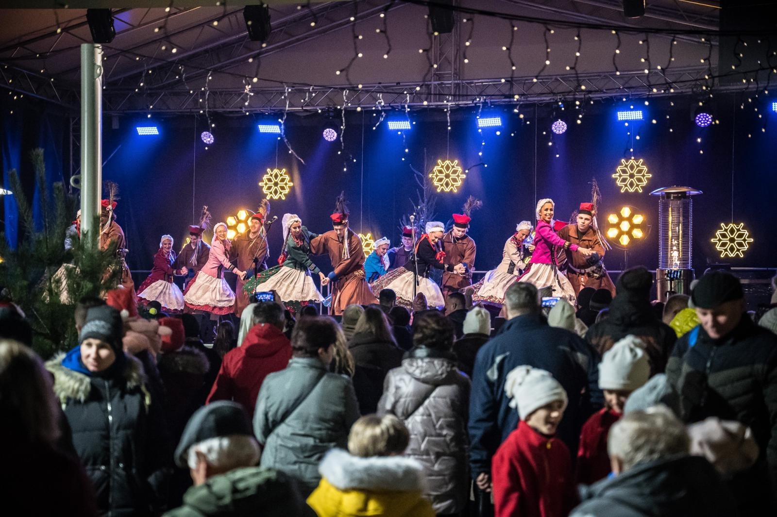 Zdjęcie w galerii na portalu naszraciborz.pl: Zamkowa parada świętego Mikołaja przyciągnęła tłumy. W niedzielę wystąpi TOBY [FOTO i WIDEO] wiadomości z regionu