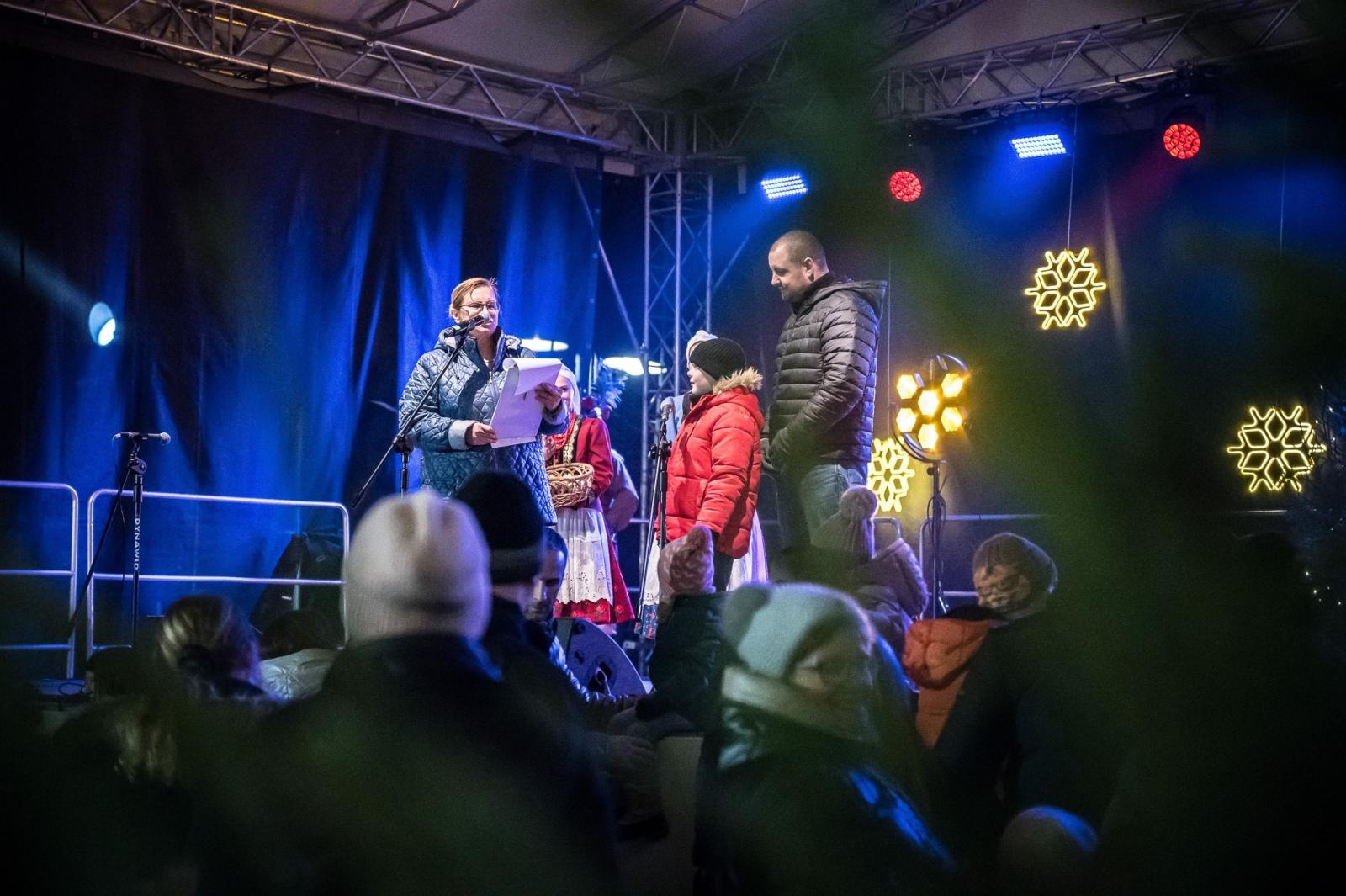 Zdjęcie w galerii na portalu naszraciborz.pl: Zamkowa parada świętego Mikołaja przyciągnęła tłumy. W niedzielę wystąpi TOBY [FOTO i WIDEO] wiadomości z regionu