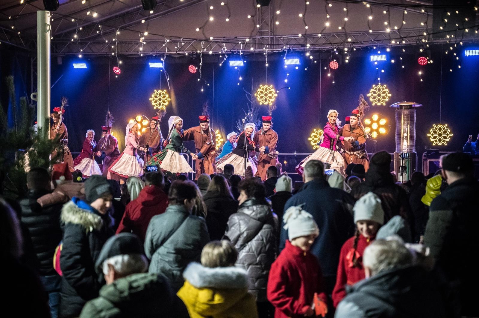 Zdjęcie w galerii na portalu naszraciborz.pl: Zamkowa parada świętego Mikołaja przyciągnęła tłumy. W niedzielę wystąpi TOBY [FOTO i WIDEO] wiadomości z regionu