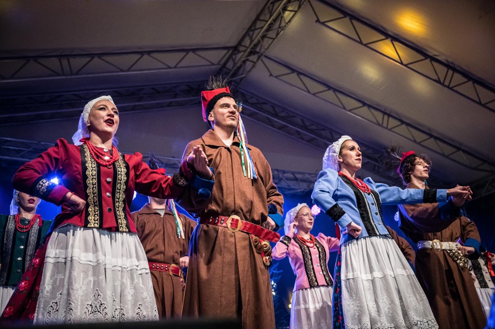 Zdjęcie w galerii na portalu naszraciborz.pl: Zamkowa parada świętego Mikołaja przyciągnęła tłumy. W niedzielę wystąpi TOBY [FOTO i WIDEO] wiadomości z regionu