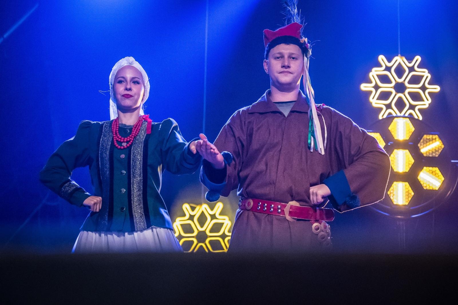 Zdjęcie w galerii na portalu naszraciborz.pl: Zamkowa parada świętego Mikołaja przyciągnęła tłumy. W niedzielę wystąpi TOBY [FOTO i WIDEO] wiadomości z regionu