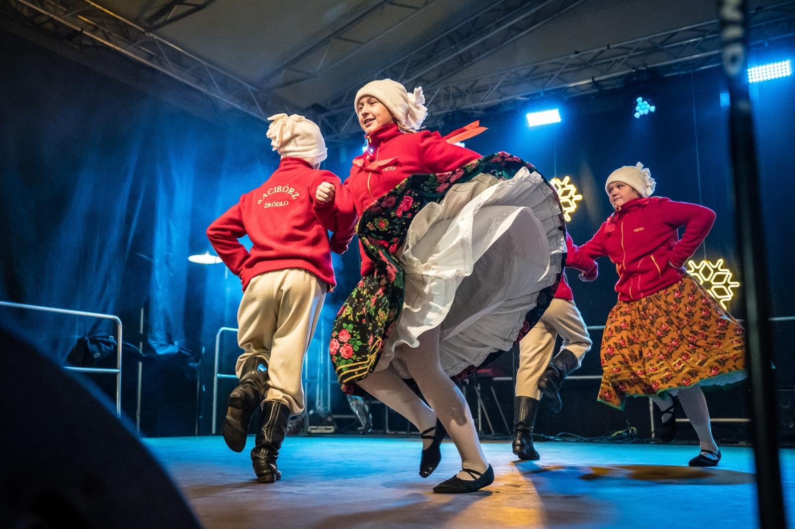 Zdjęcie w galerii na portalu naszraciborz.pl: Zamkowa parada świętego Mikołaja przyciągnęła tłumy. W niedzielę wystąpi TOBY [FOTO i WIDEO] wiadomości z regionu
