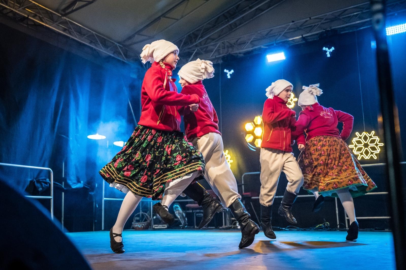 Zdjęcie w galerii na portalu naszraciborz.pl: Zamkowa parada świętego Mikołaja przyciągnęła tłumy. W niedzielę wystąpi TOBY [FOTO i WIDEO] wiadomości z regionu