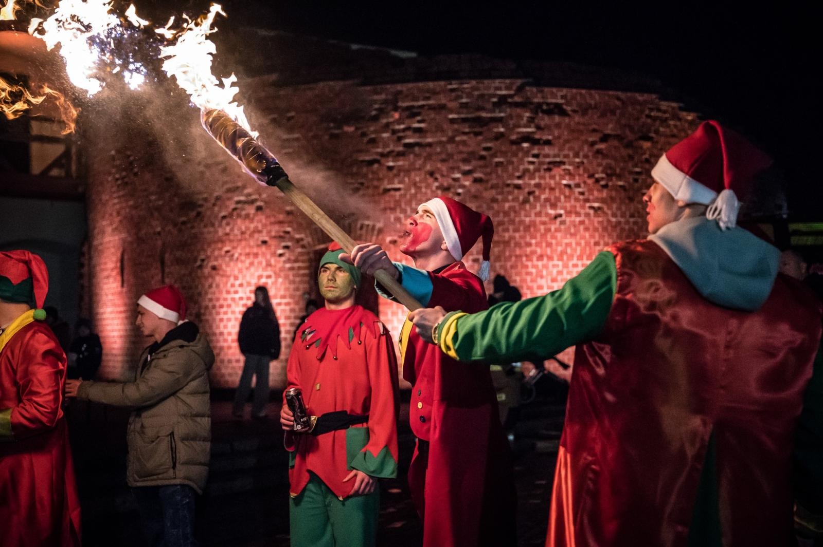 Zdjęcie w galerii na portalu naszraciborz.pl: Zamkowa parada świętego Mikołaja przyciągnęła tłumy. W niedzielę wystąpi TOBY [FOTO i WIDEO] wiadomości z regionu