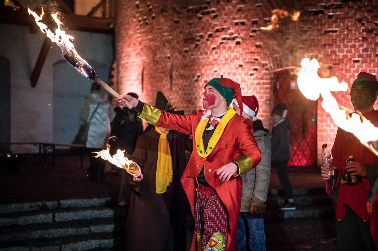 Zdjęcie w galerii na portalu naszraciborz.pl: Zamkowa parada świętego Mikołaja przyciągnęła tłumy. W niedzielę wystąpi TOBY [FOTO i WIDEO] wiadomości z regionu