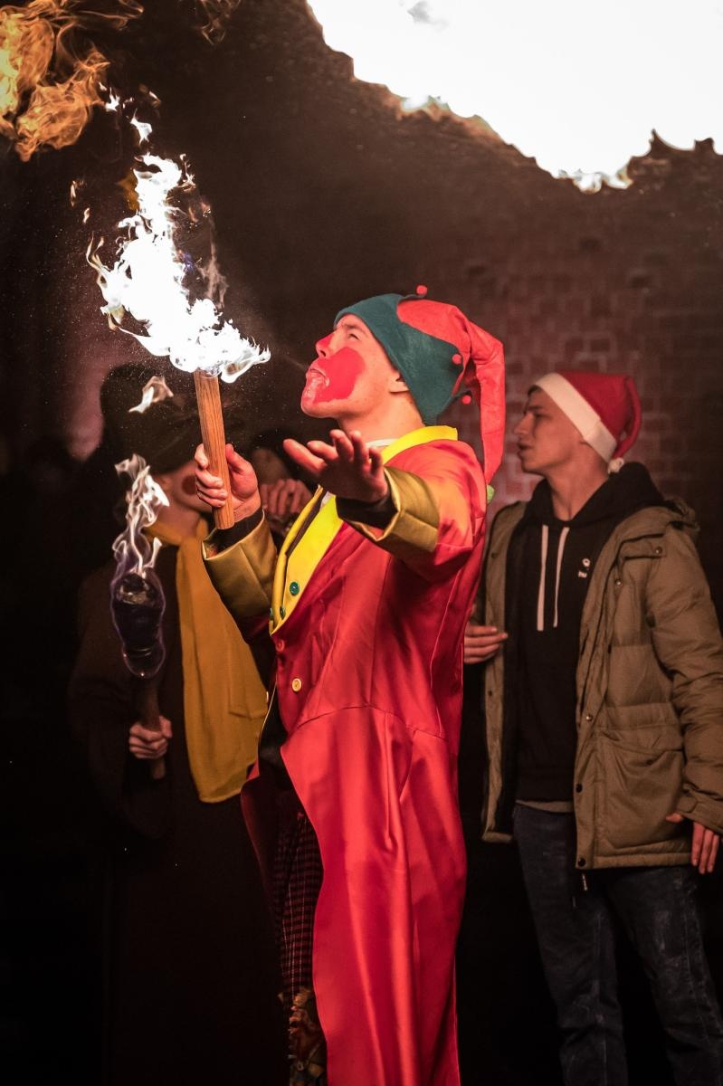 Zdjęcie w galerii na portalu naszraciborz.pl: Zamkowa parada świętego Mikołaja przyciągnęła tłumy. W niedzielę wystąpi TOBY [FOTO i WIDEO] wiadomości z regionu