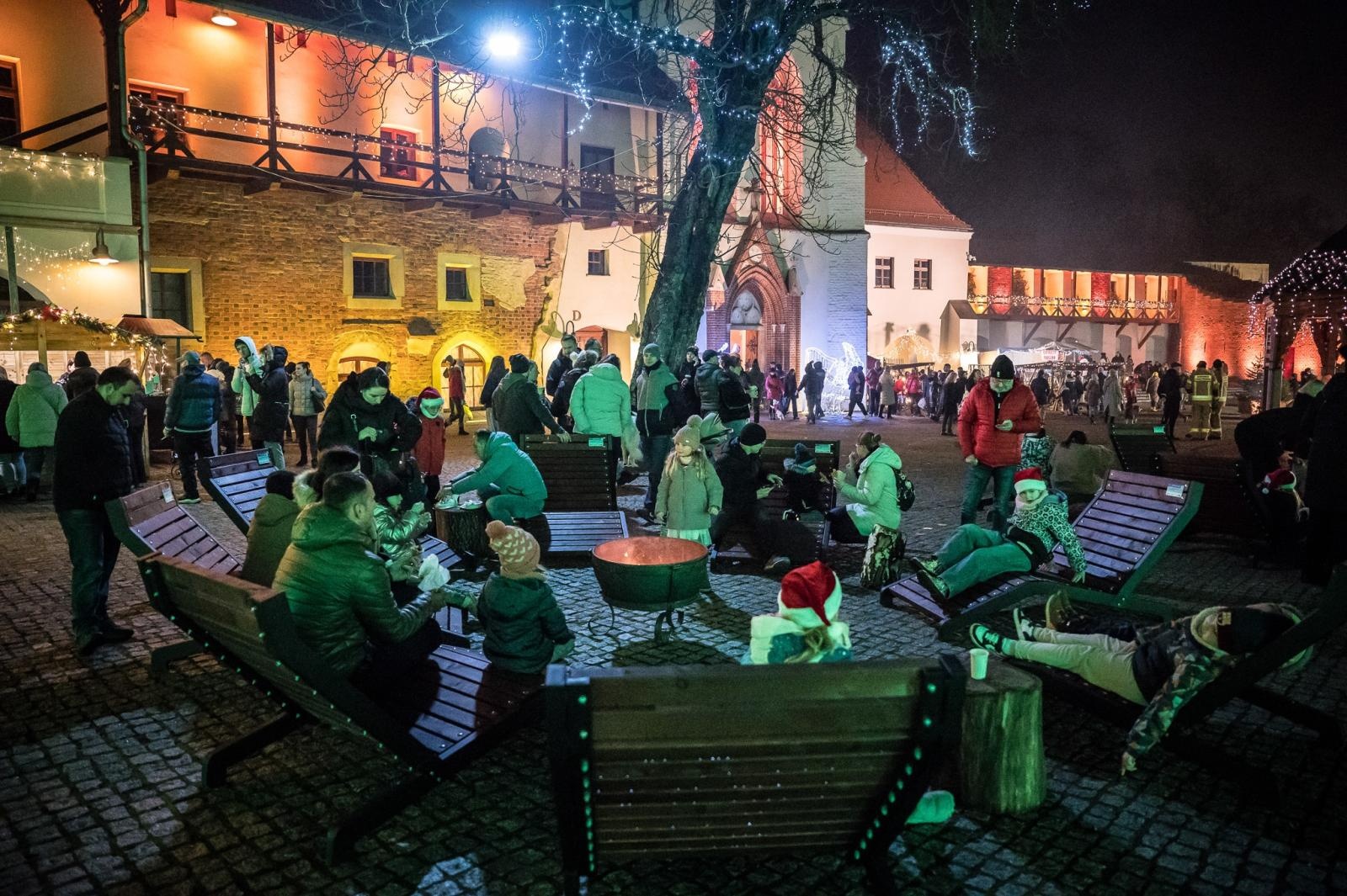 Zdjęcie w galerii na portalu naszraciborz.pl: Zamkowa parada świętego Mikołaja przyciągnęła tłumy. W niedzielę wystąpi TOBY [FOTO i WIDEO] wiadomości z regionu