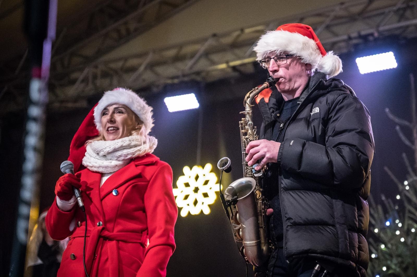Zdjęcie w galerii na portalu naszraciborz.pl: Zamkowa parada świętego Mikołaja przyciągnęła tłumy. W niedzielę wystąpi TOBY [FOTO i WIDEO] wiadomości z regionu