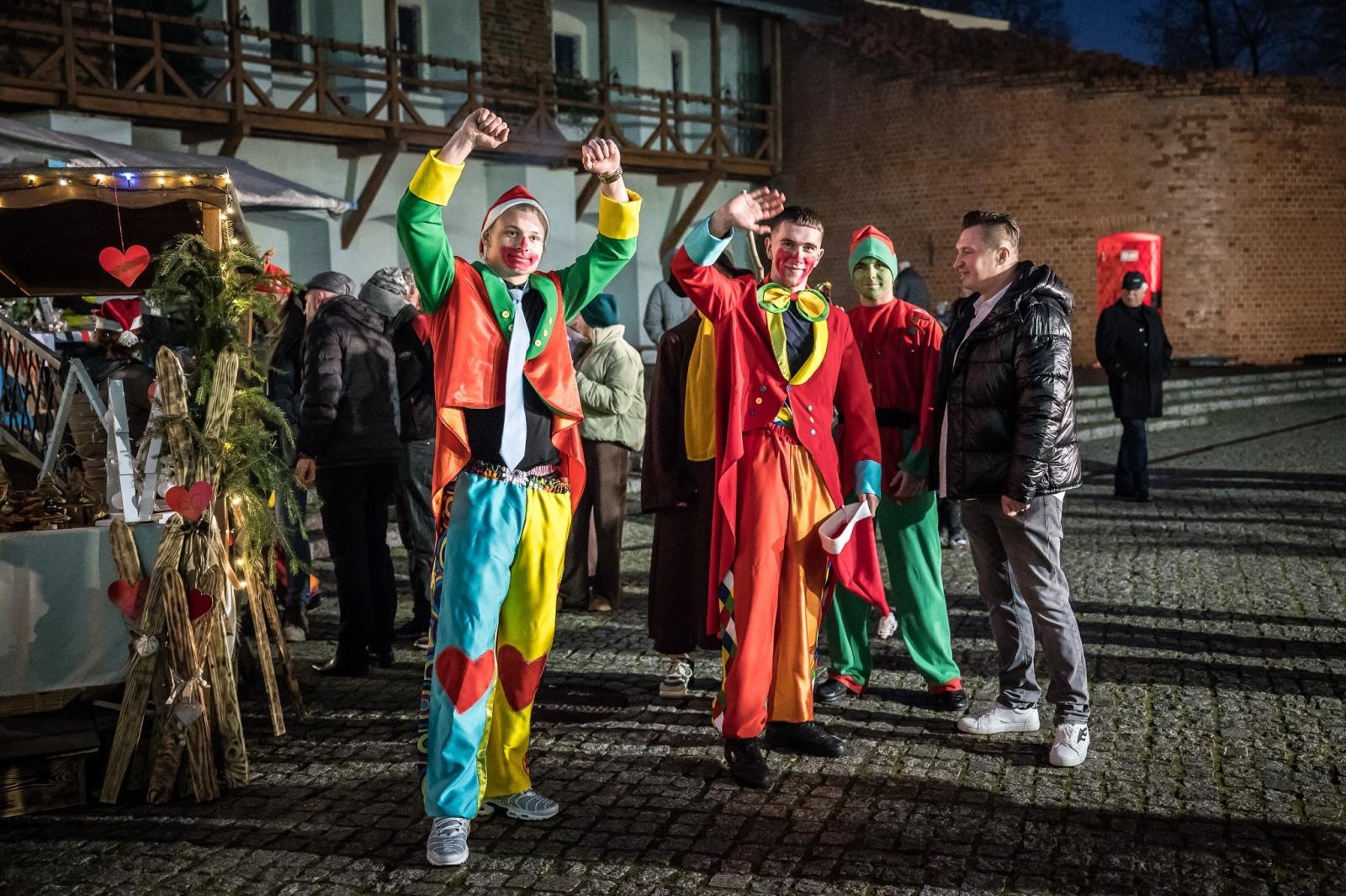 Zdjęcie w galerii na portalu naszraciborz.pl: Zamkowa parada świętego Mikołaja przyciągnęła tłumy. W niedzielę wystąpi TOBY [FOTO i WIDEO] wiadomości z regionu
