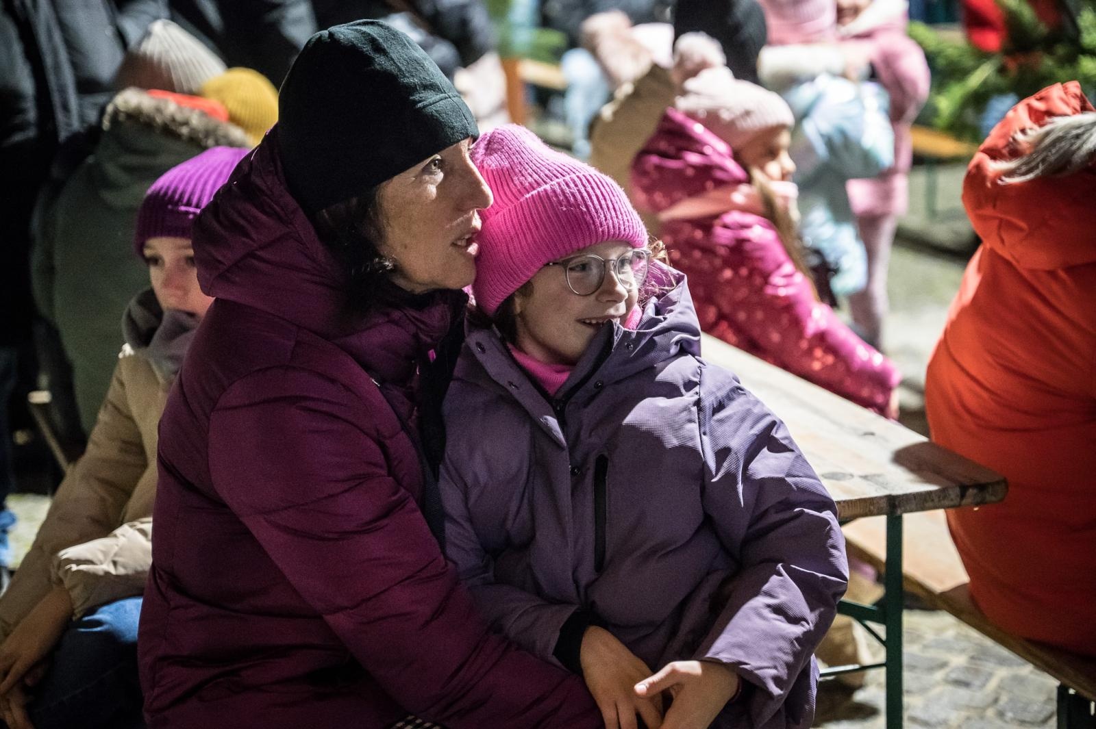 Zdjęcie w galerii na portalu naszraciborz.pl: Zamkowa parada świętego Mikołaja przyciągnęła tłumy. W niedzielę wystąpi TOBY [FOTO i WIDEO] wiadomości z regionu