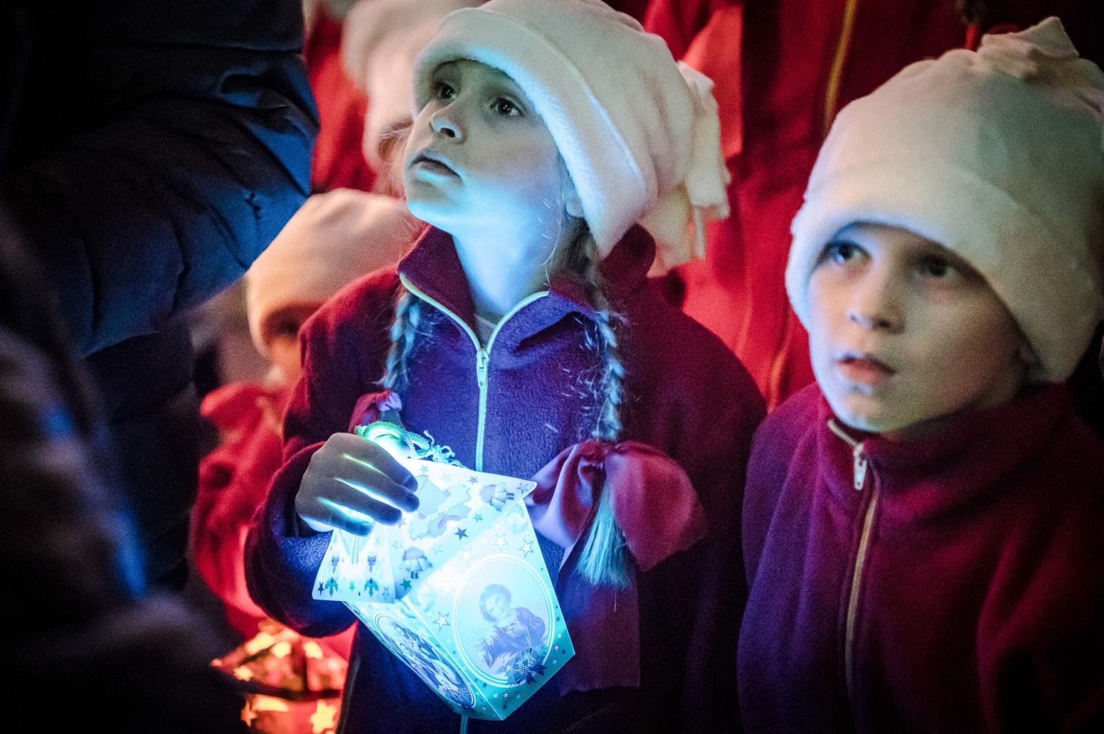 Zdjęcie w galerii na portalu naszraciborz.pl: Zamkowa parada świętego Mikołaja przyciągnęła tłumy. W niedzielę wystąpi TOBY [FOTO i WIDEO] wiadomości z regionu