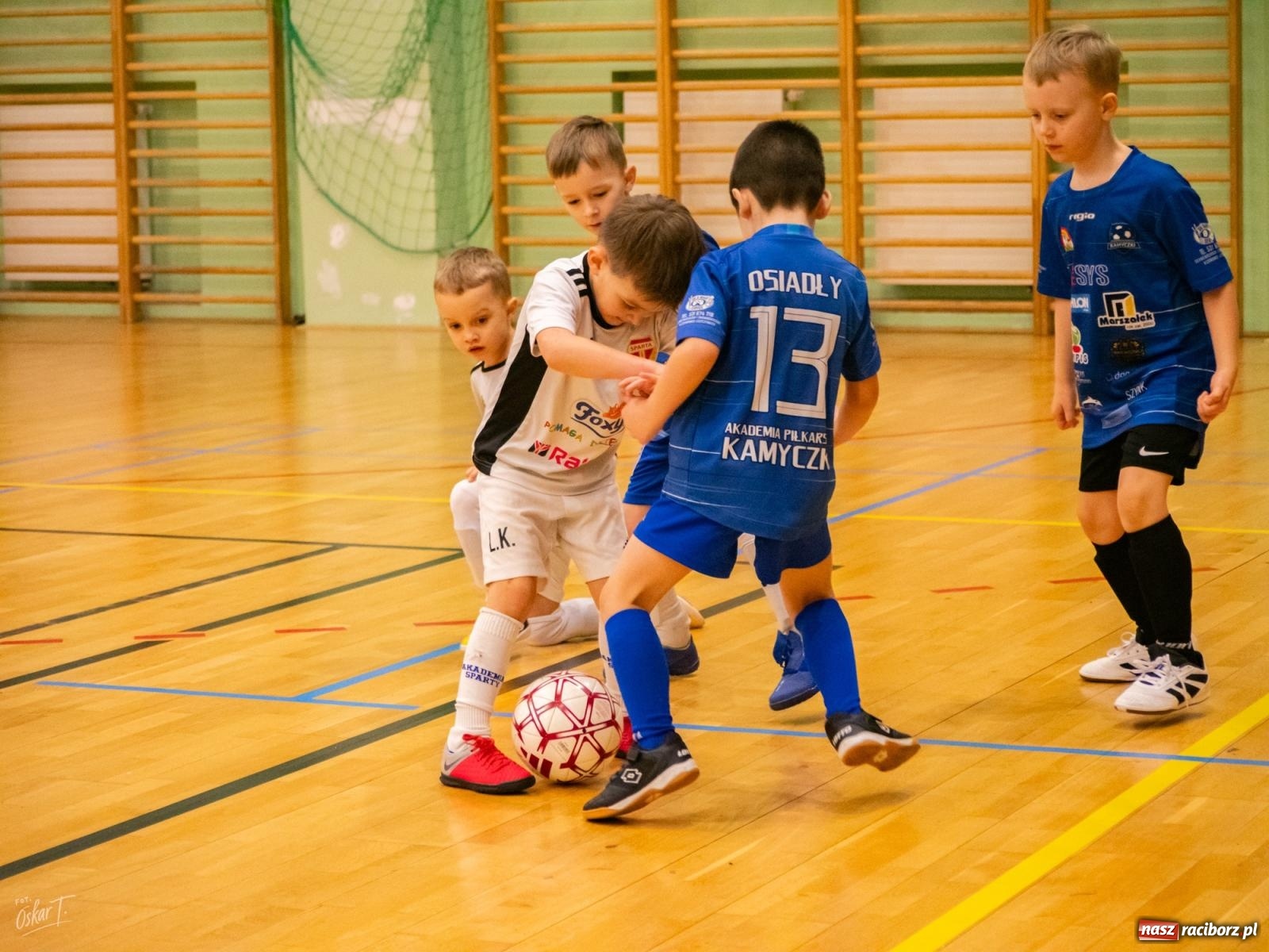 Zdjęcie w galerii na portalu naszraciborz.pl: Mikołajkowe zmagania najmłodszych. Turniej pełen emocji i sportowej radości [FOTO] wiadomości z regionu