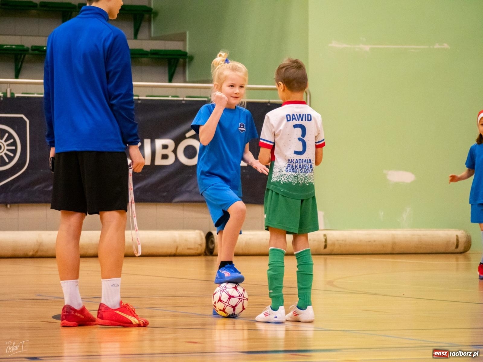 Zdjęcie w galerii na portalu naszraciborz.pl: Mikołajkowe zmagania najmłodszych. Turniej pełen emocji i sportowej radości [FOTO] wiadomości z regionu