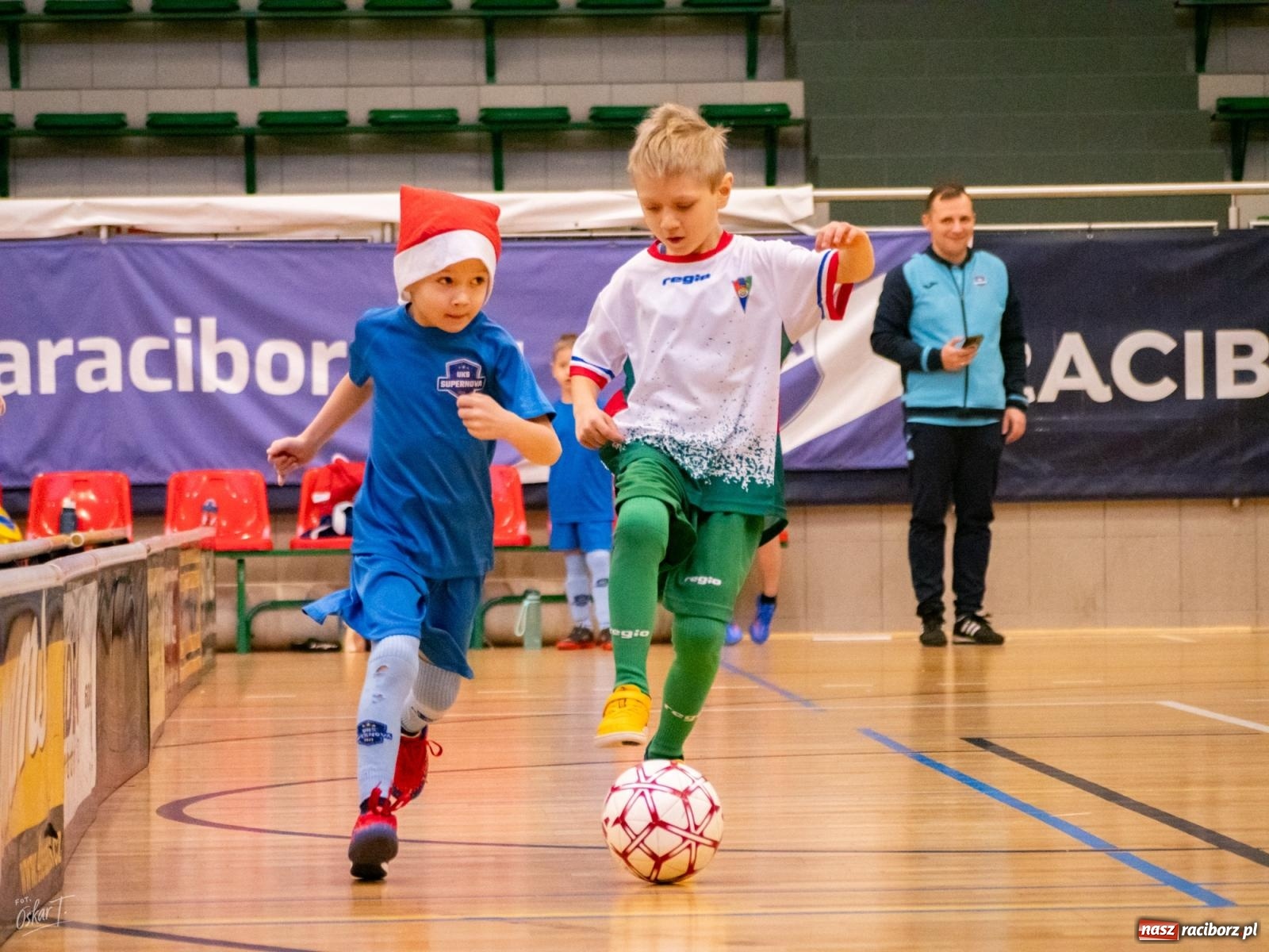 Zdjęcie w galerii na portalu naszraciborz.pl: Mikołajkowe zmagania najmłodszych. Turniej pełen emocji i sportowej radości [FOTO] wiadomości z regionu