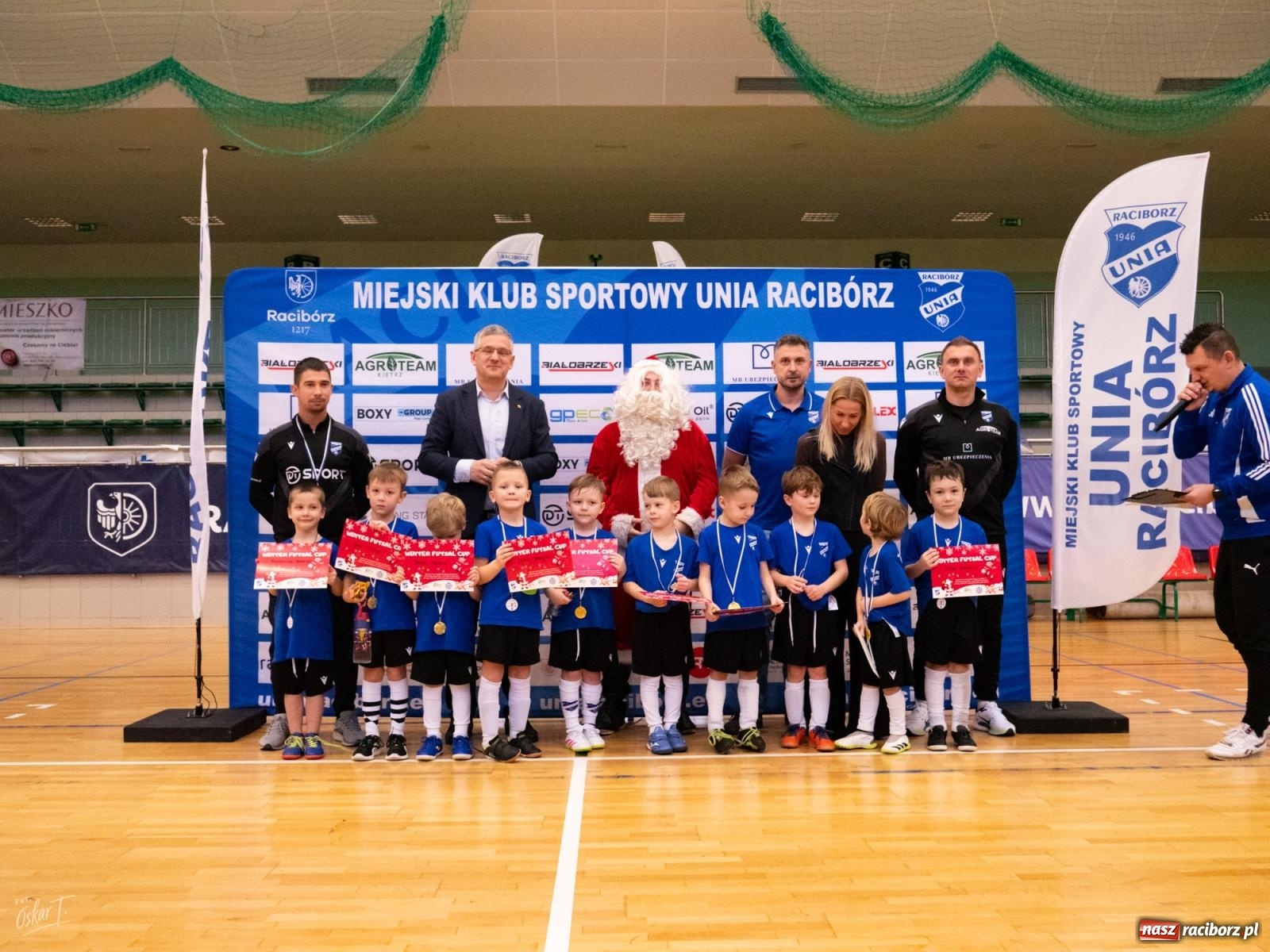Zdjęcie w galerii na portalu naszraciborz.pl: Mikołajkowe zmagania najmłodszych. Turniej pełen emocji i sportowej radości [FOTO] wiadomości z regionu