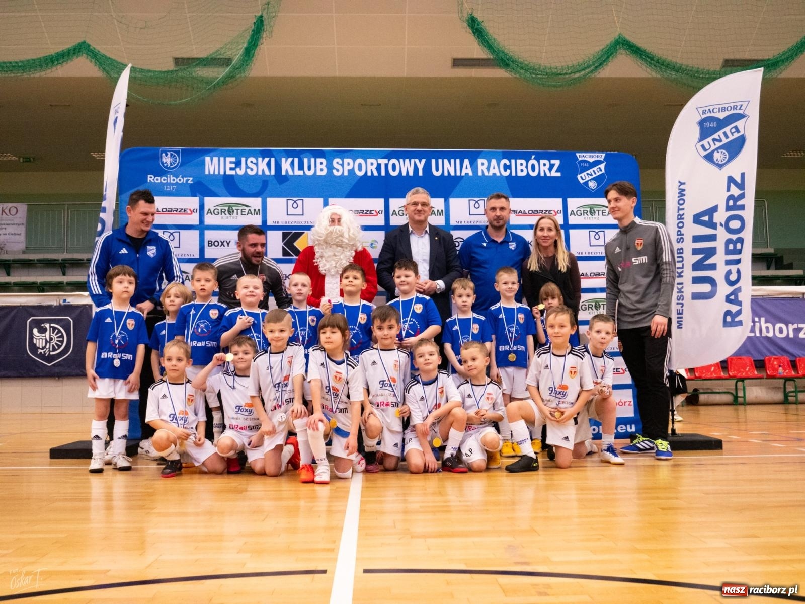 Zdjęcie w galerii na portalu naszraciborz.pl: Mikołajkowe zmagania najmłodszych. Turniej pełen emocji i sportowej radości [FOTO] wiadomości z regionu