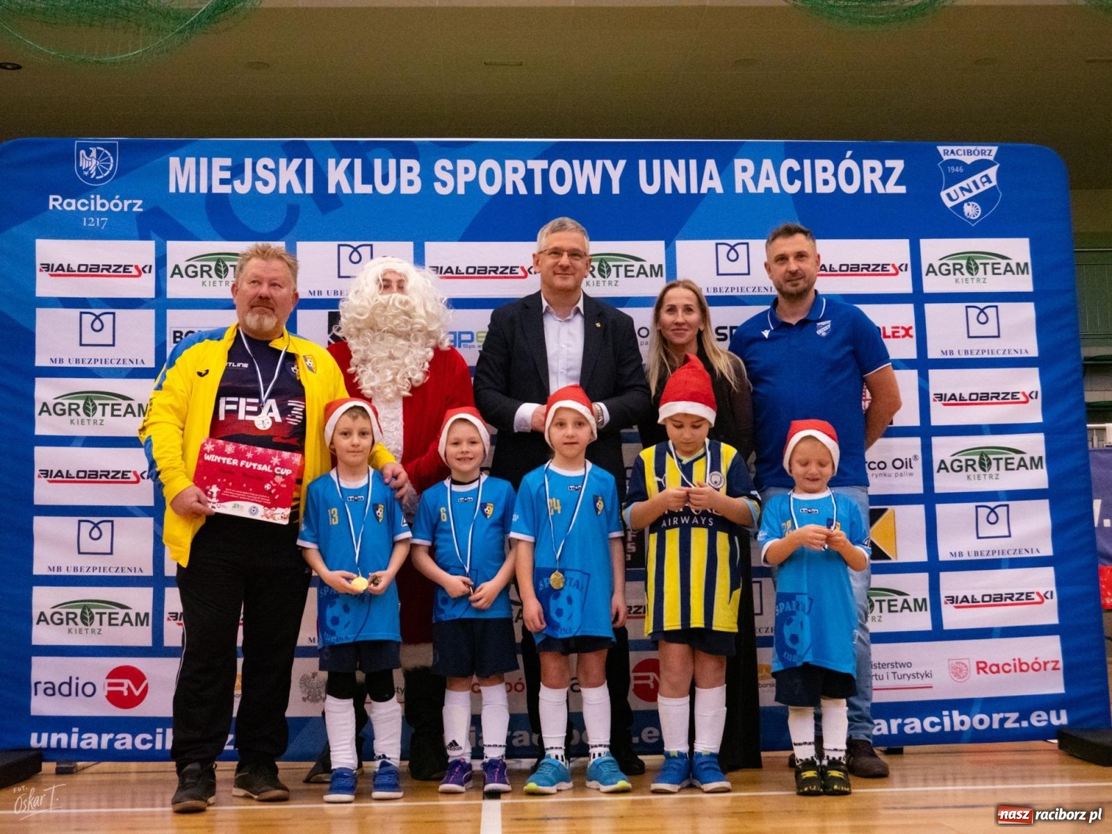 Zdjęcie w galerii na portalu naszraciborz.pl: Mikołajkowe zmagania najmłodszych. Turniej pełen emocji i sportowej radości [FOTO] wiadomości z regionu