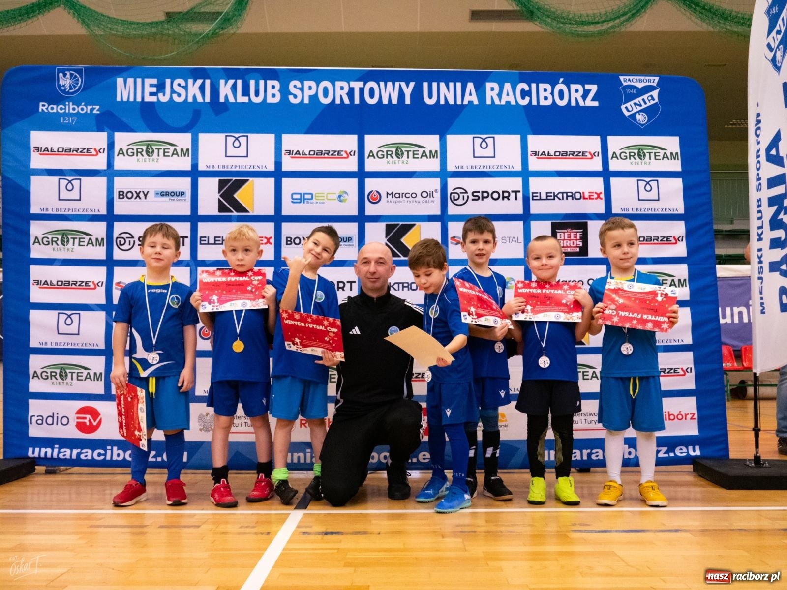 Zdjęcie w galerii na portalu naszraciborz.pl: Mikołajkowe zmagania najmłodszych. Turniej pełen emocji i sportowej radości [FOTO] wiadomości z regionu