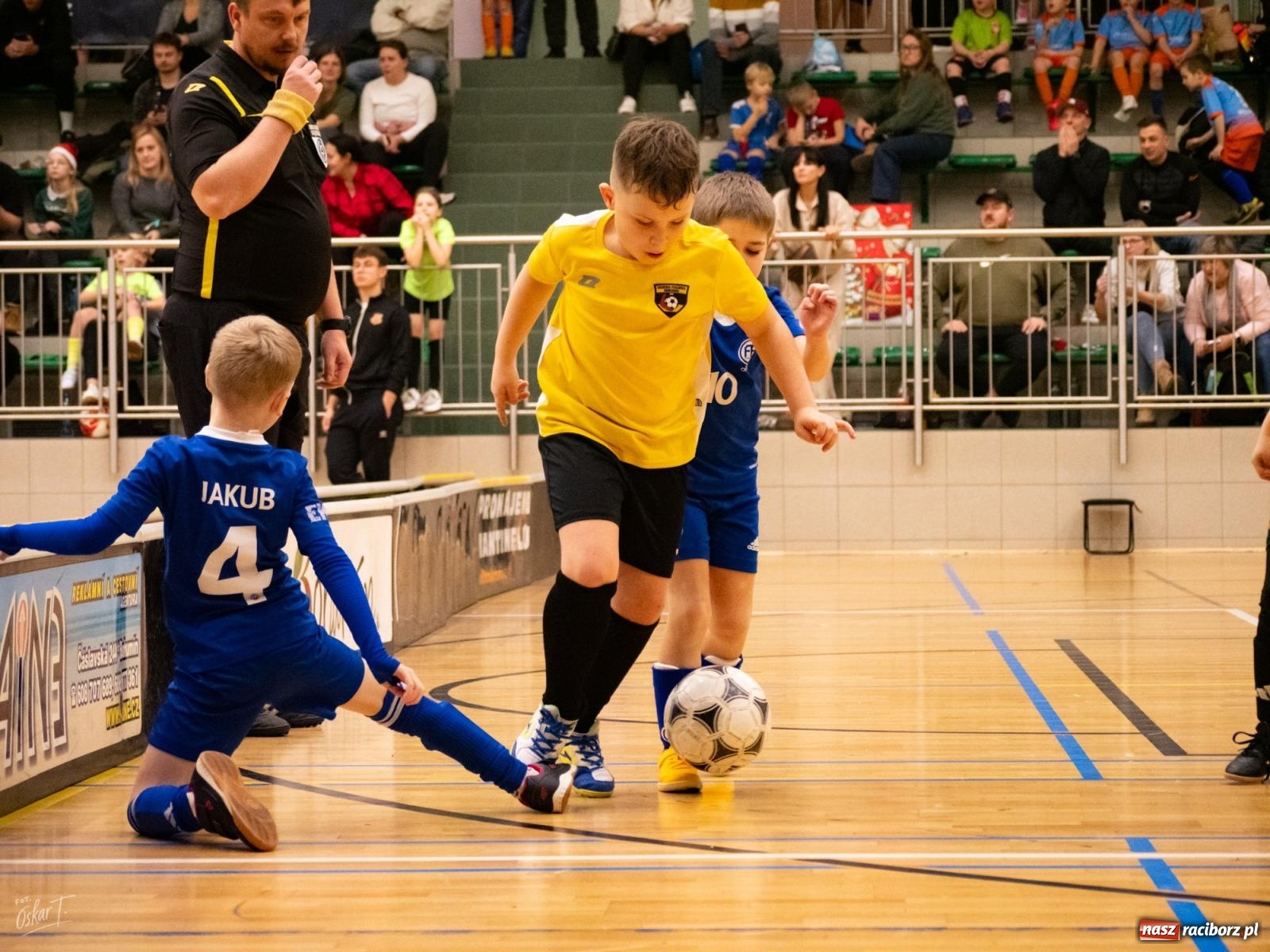 Zdjęcie w galerii na portalu naszraciborz.pl: Mikołajkowe zmagania najmłodszych. Turniej pełen emocji i sportowej radości [FOTO] wiadomości z regionu