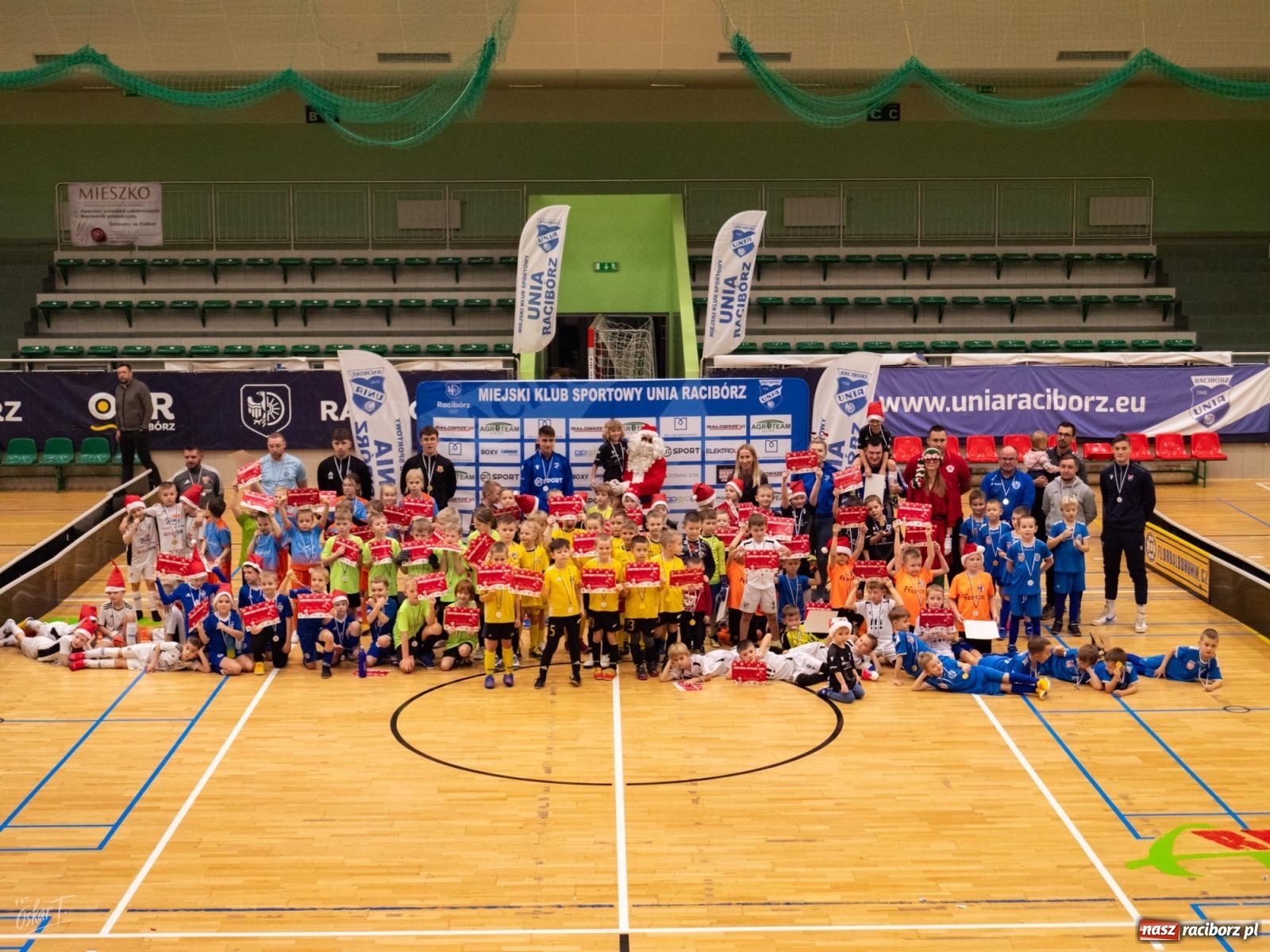 Zdjęcie w galerii na portalu naszraciborz.pl: Mikołajkowe zmagania najmłodszych. Turniej pełen emocji i sportowej radości [FOTO] wiadomości z regionu