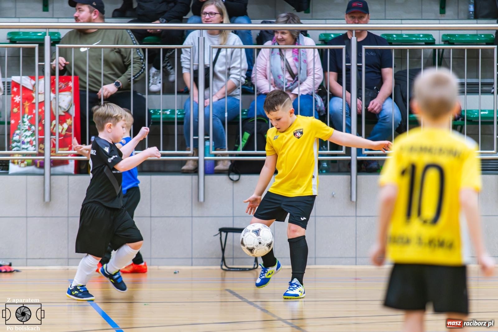 Zdjęcie w galerii na portalu naszraciborz.pl: Mikołajkowe zmagania najmłodszych. Turniej pełen emocji i sportowej radości [FOTO] wiadomości z regionu