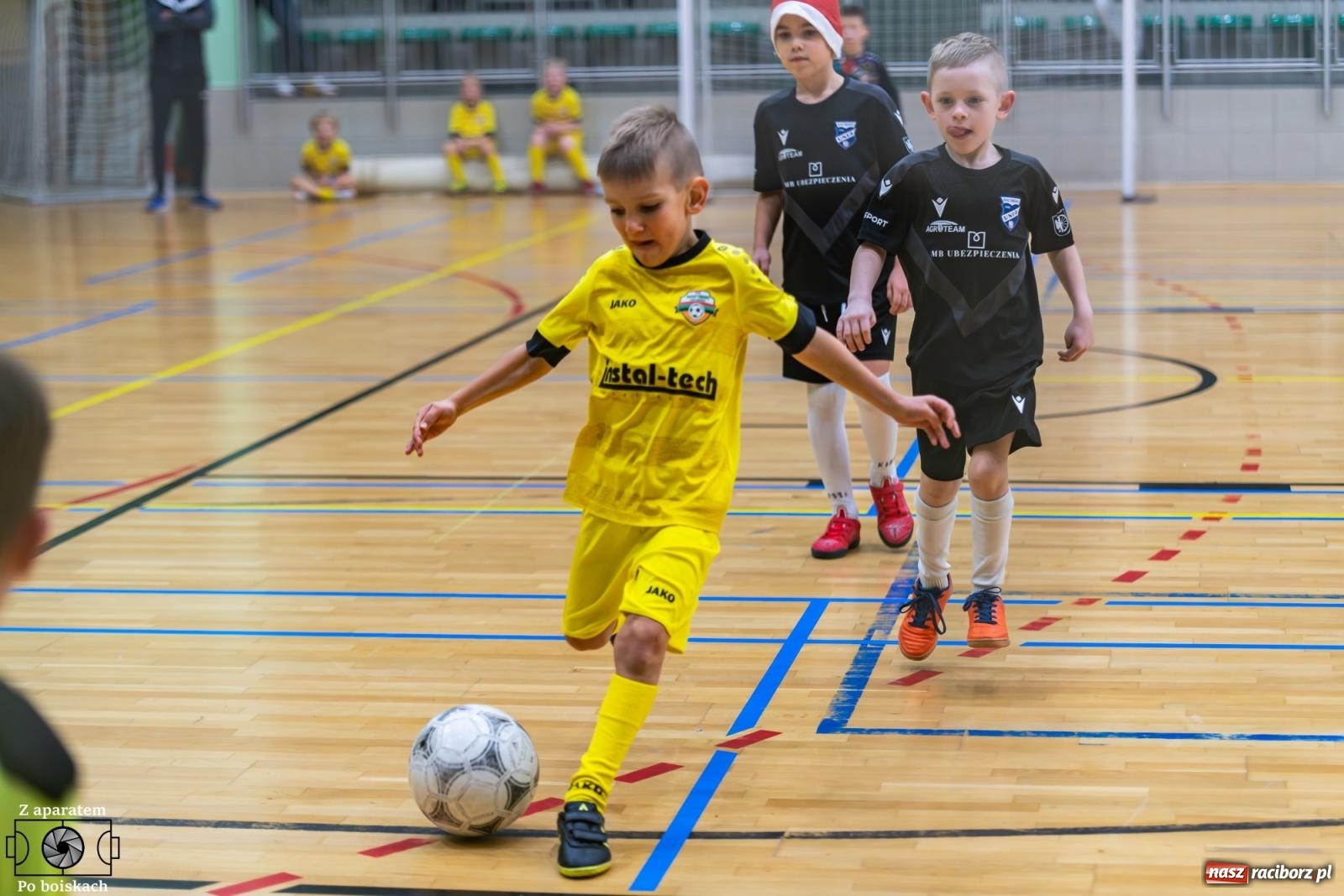 Zdjęcie w galerii na portalu naszraciborz.pl: Mikołajkowe zmagania najmłodszych. Turniej pełen emocji i sportowej radości [FOTO] wiadomości z regionu