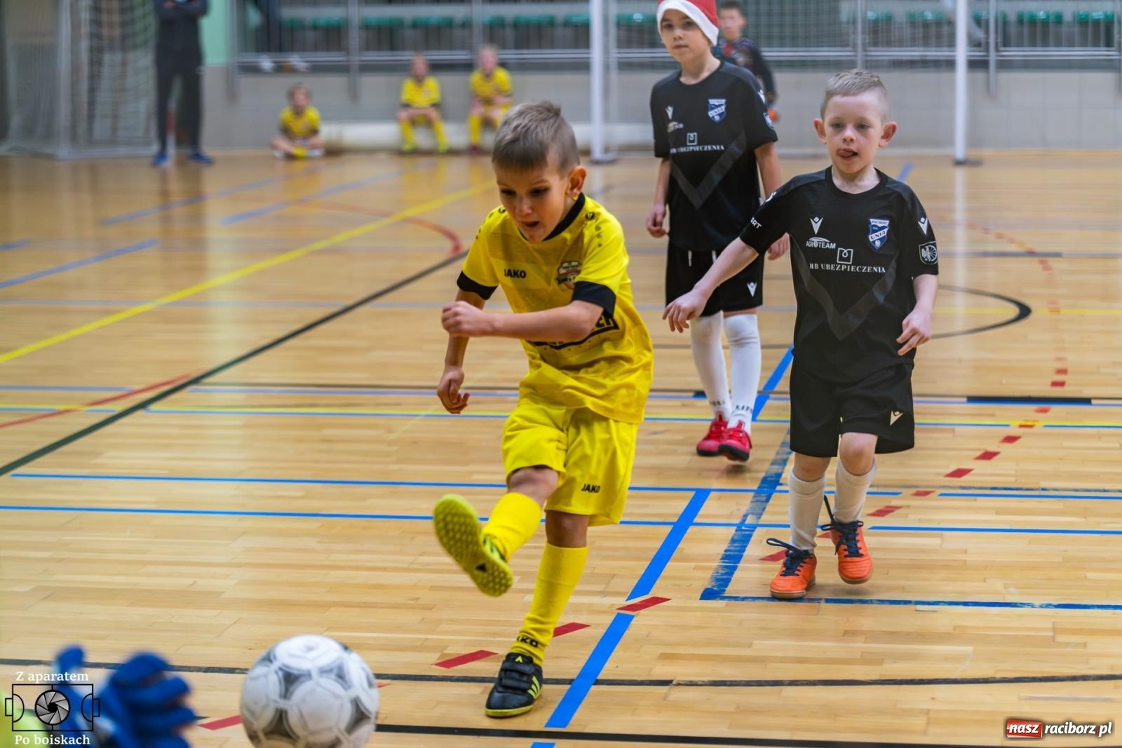 Zdjęcie w galerii na portalu naszraciborz.pl: Mikołajkowe zmagania najmłodszych. Turniej pełen emocji i sportowej radości [FOTO] wiadomości z regionu