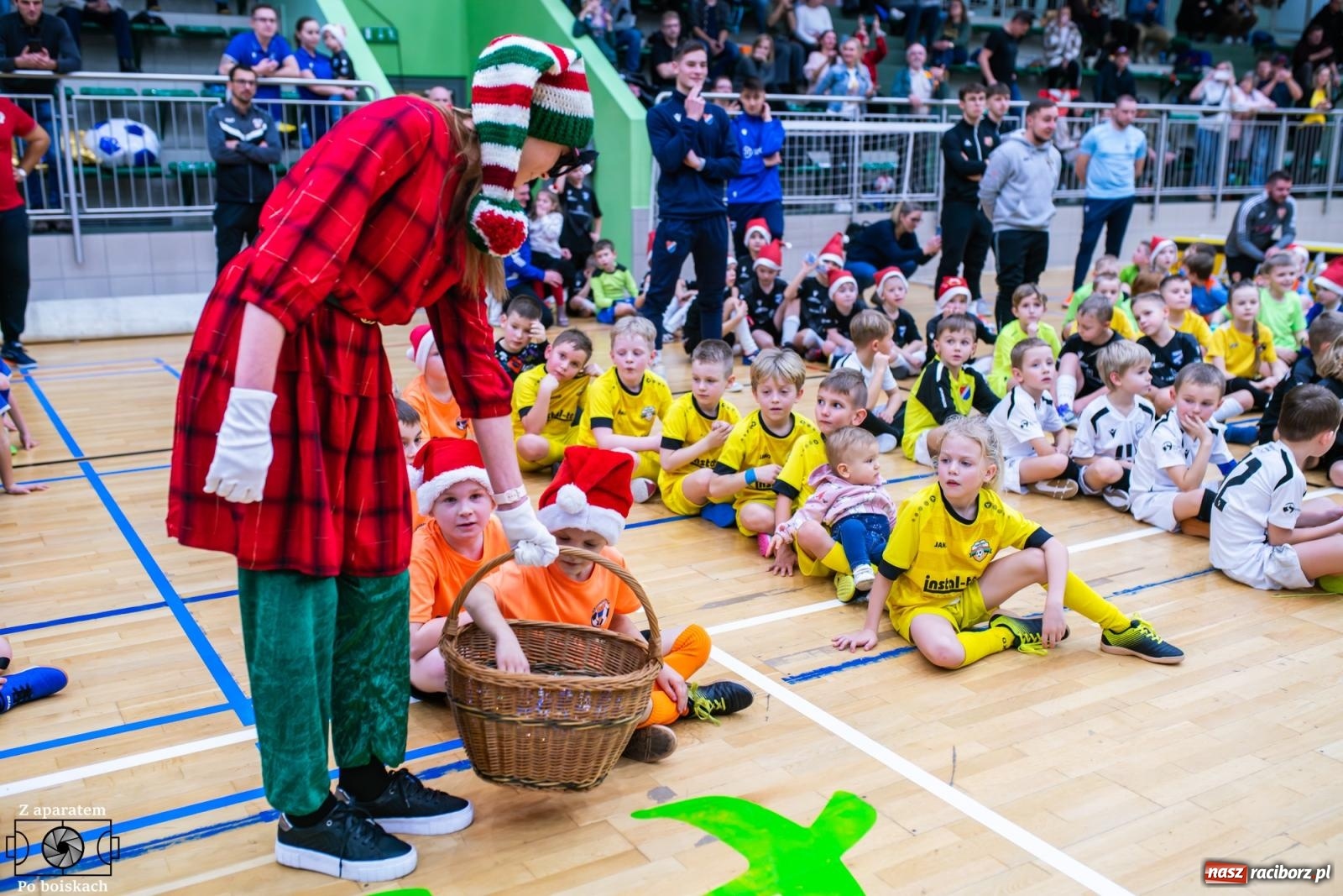 Zdjęcie w galerii na portalu naszraciborz.pl: Mikołajkowe zmagania najmłodszych. Turniej pełen emocji i sportowej radości [FOTO] wiadomości z regionu