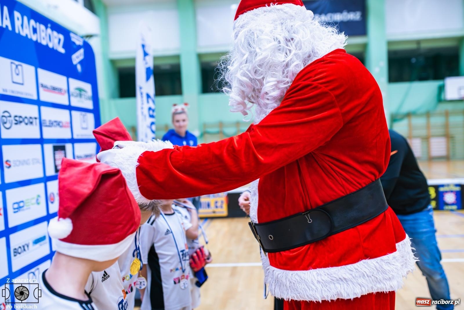 Zdjęcie w galerii na portalu naszraciborz.pl: Mikołajkowe zmagania najmłodszych. Turniej pełen emocji i sportowej radości [FOTO] wiadomości z regionu