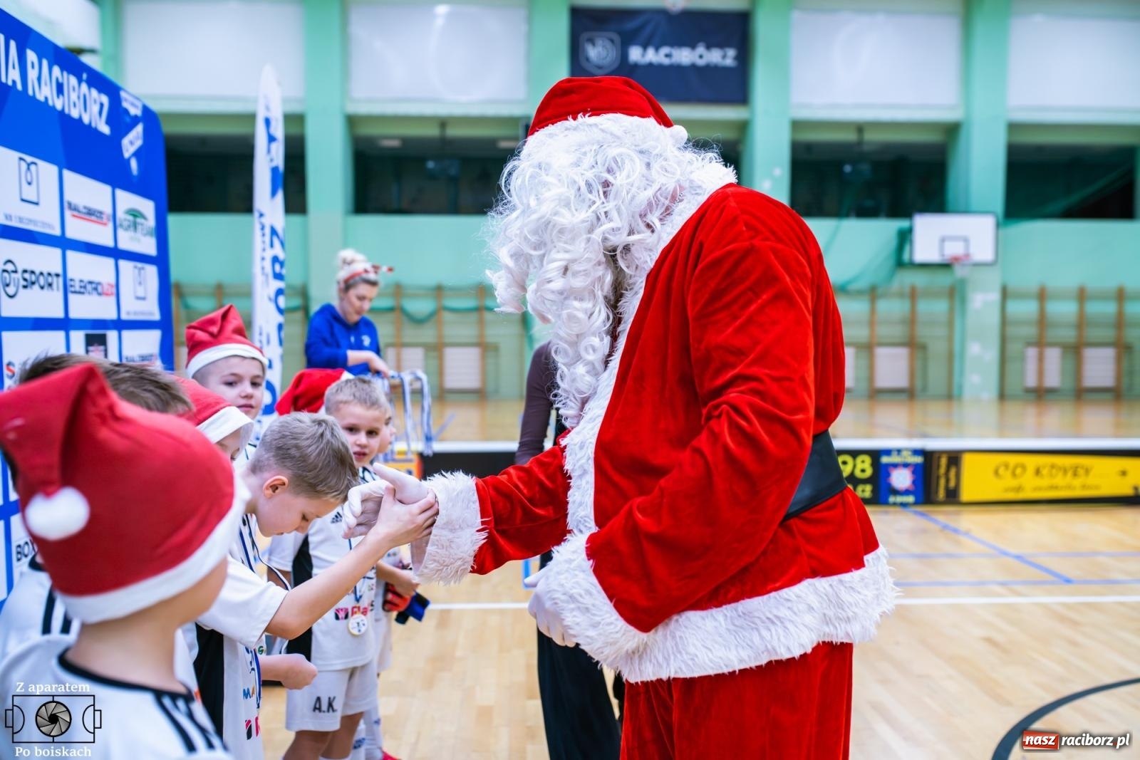 Zdjęcie w galerii na portalu naszraciborz.pl: Mikołajkowe zmagania najmłodszych. Turniej pełen emocji i sportowej radości [FOTO] wiadomości z regionu