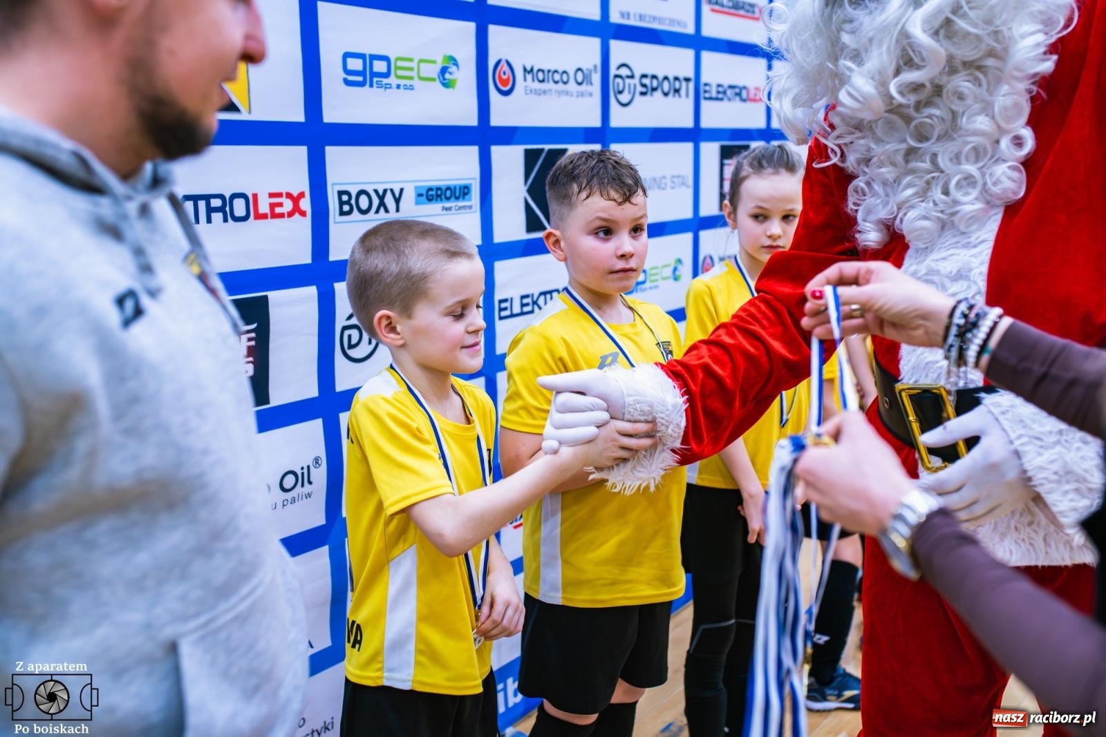 Zdjęcie w galerii na portalu naszraciborz.pl: Mikołajkowe zmagania najmłodszych. Turniej pełen emocji i sportowej radości [FOTO] wiadomości z regionu