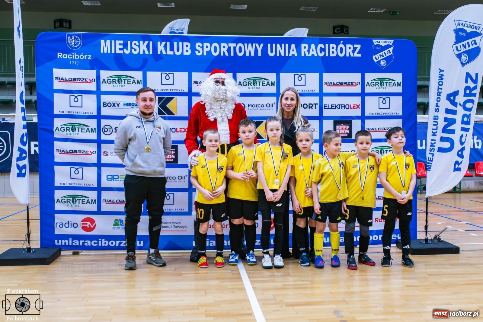 Zdjęcie w galerii na portalu naszraciborz.pl: Mikołajkowe zmagania najmłodszych. Turniej pełen emocji i sportowej radości [FOTO] wiadomości z regionu