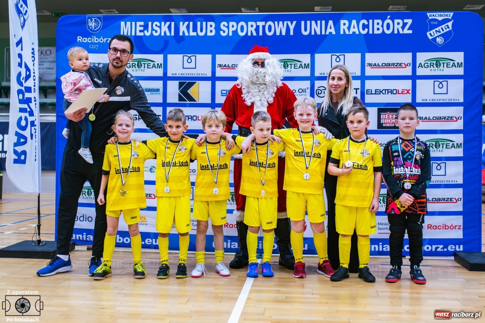 Zdjęcie w galerii na portalu naszraciborz.pl: Mikołajkowe zmagania najmłodszych. Turniej pełen emocji i sportowej radości [FOTO] wiadomości z regionu