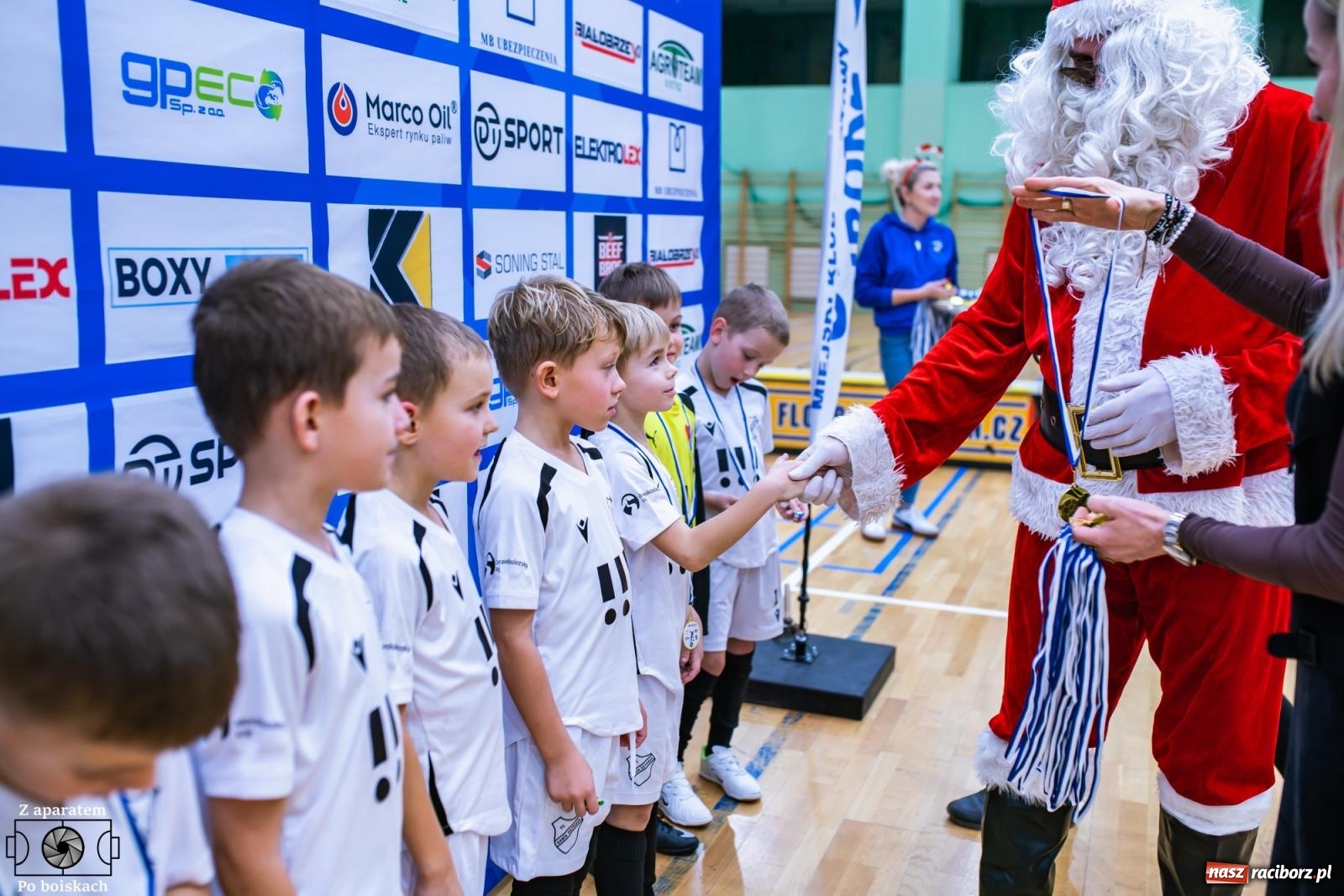 Zdjęcie w galerii na portalu naszraciborz.pl: Mikołajkowe zmagania najmłodszych. Turniej pełen emocji i sportowej radości [FOTO] wiadomości z regionu