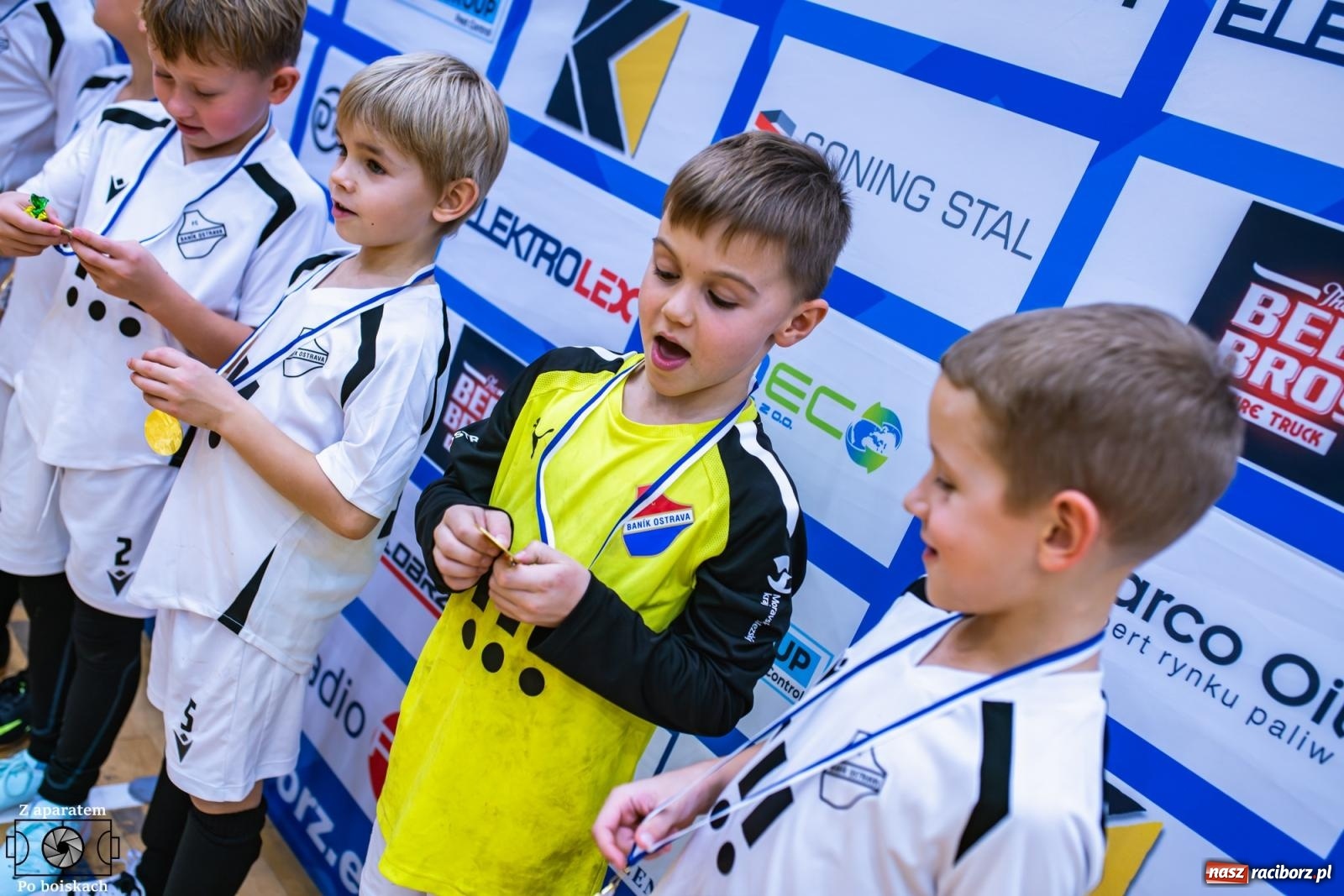 Zdjęcie w galerii na portalu naszraciborz.pl: Mikołajkowe zmagania najmłodszych. Turniej pełen emocji i sportowej radości [FOTO] wiadomości z regionu