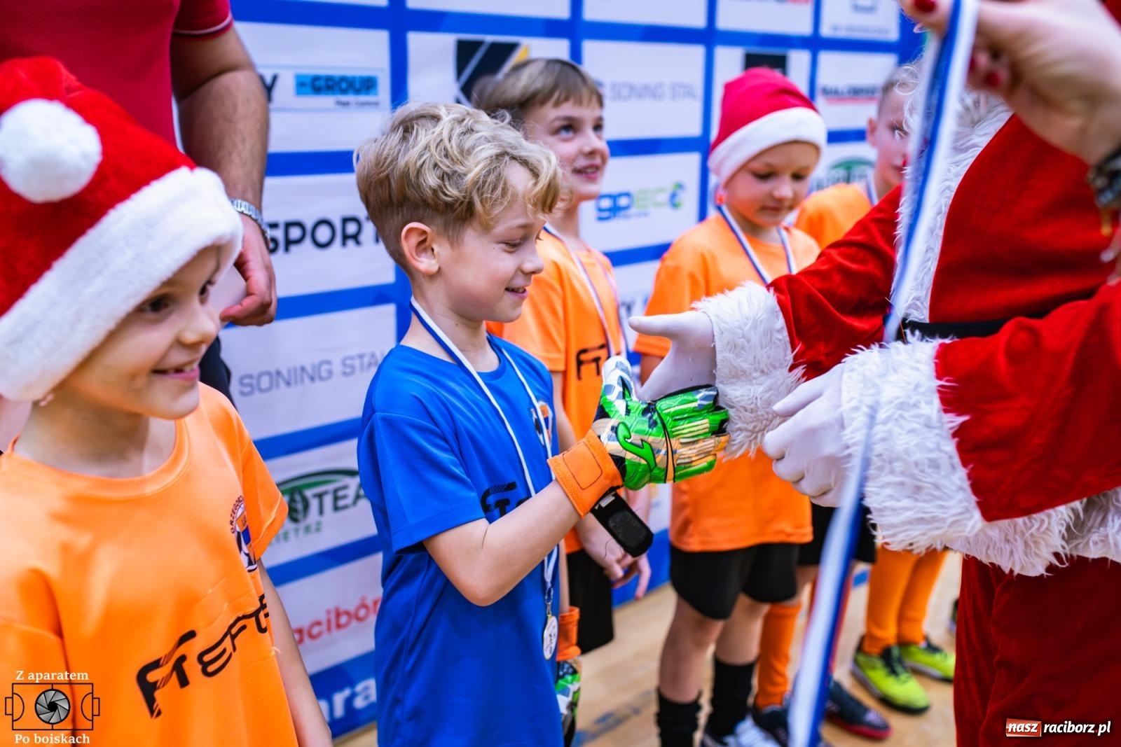 Zdjęcie w galerii na portalu naszraciborz.pl: Mikołajkowe zmagania najmłodszych. Turniej pełen emocji i sportowej radości [FOTO] wiadomości z regionu