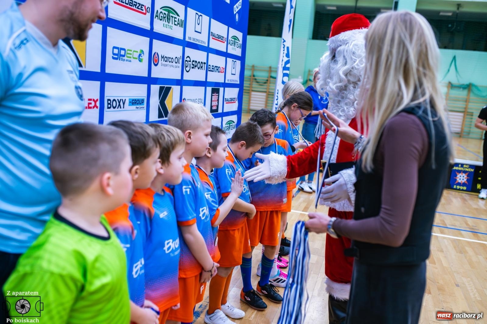 Zdjęcie w galerii na portalu naszraciborz.pl: Mikołajkowe zmagania najmłodszych. Turniej pełen emocji i sportowej radości [FOTO] wiadomości z regionu