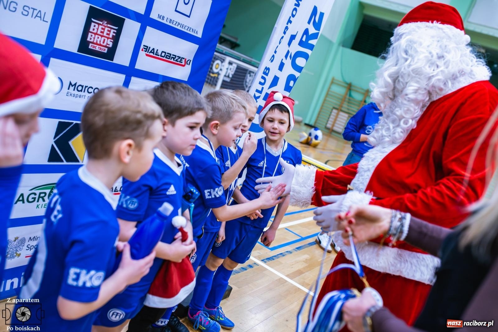 Zdjęcie w galerii na portalu naszraciborz.pl: Mikołajkowe zmagania najmłodszych. Turniej pełen emocji i sportowej radości [FOTO] wiadomości z regionu