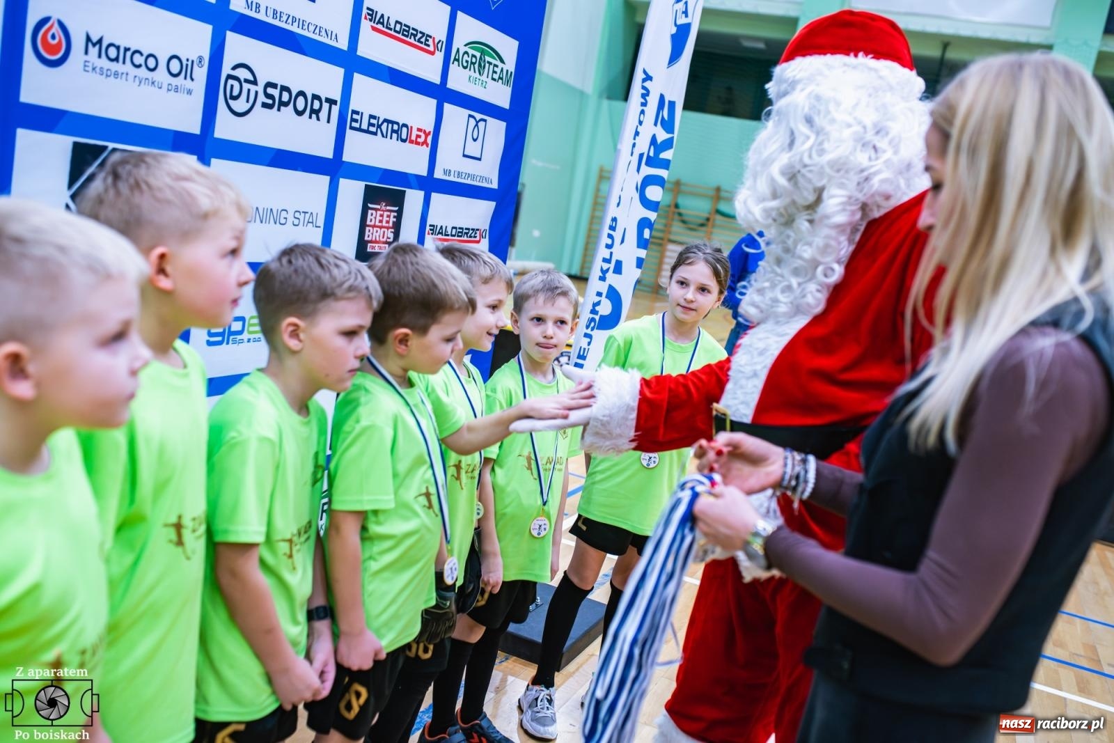 Zdjęcie w galerii na portalu naszraciborz.pl: Mikołajkowe zmagania najmłodszych. Turniej pełen emocji i sportowej radości [FOTO] wiadomości z regionu