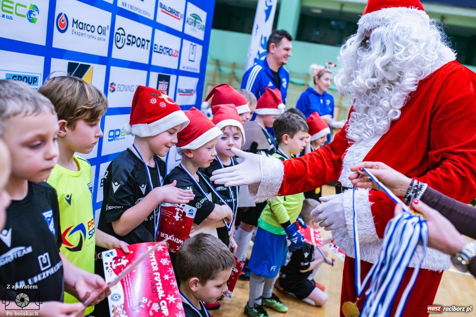 Zdjęcie w galerii na portalu naszraciborz.pl: Mikołajkowe zmagania najmłodszych. Turniej pełen emocji i sportowej radości [FOTO] wiadomości z regionu