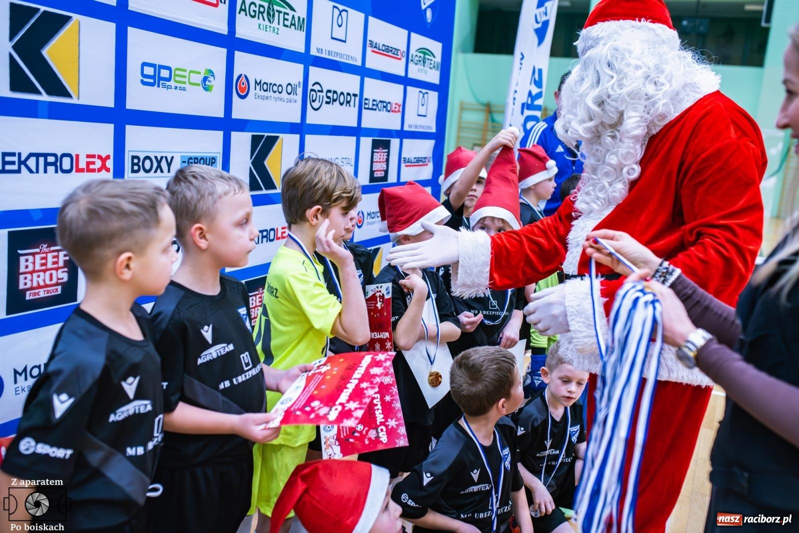 Zdjęcie w galerii na portalu naszraciborz.pl: Mikołajkowe zmagania najmłodszych. Turniej pełen emocji i sportowej radości [FOTO] wiadomości z regionu