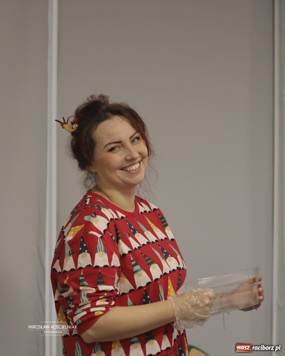 Zdjęcie w galerii na portalu naszraciborz.pl: XII Mikołajkowe Zawody Pływackie i jarmark z ZSOMS [FOTO i WIDEO] wiadomości z regionu