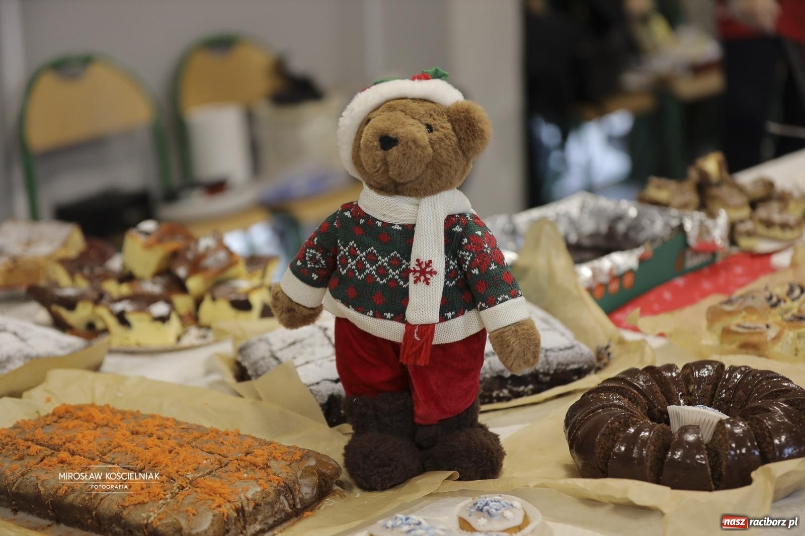 Zdjęcie w galerii na portalu naszraciborz.pl: XII Mikołajkowe Zawody Pływackie i jarmark z ZSOMS [FOTO i WIDEO] wiadomości z regionu